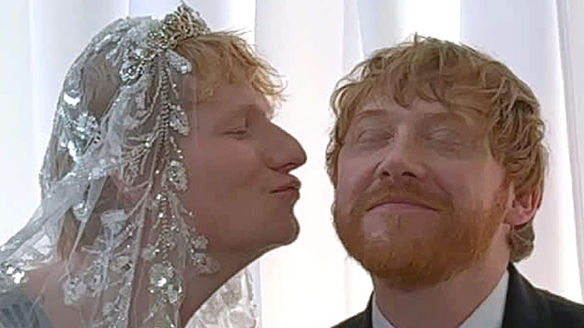 El vídeo más divertido de Ed Sheeran “casándose” con su doble, Rupert Grint