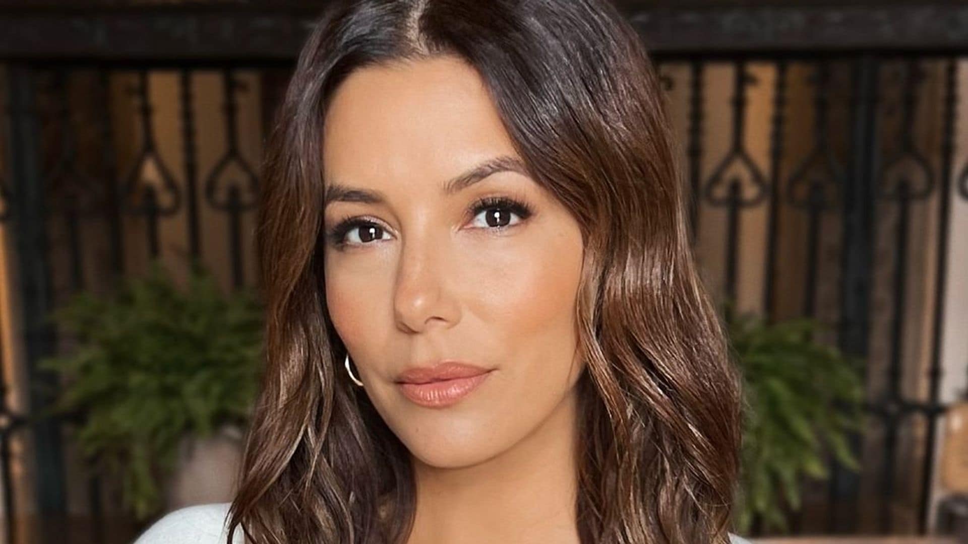 Del 'peachy vibe' al maquillaje más natural: los dos 'beauty looks' de Eva Longoria en el norte de España
