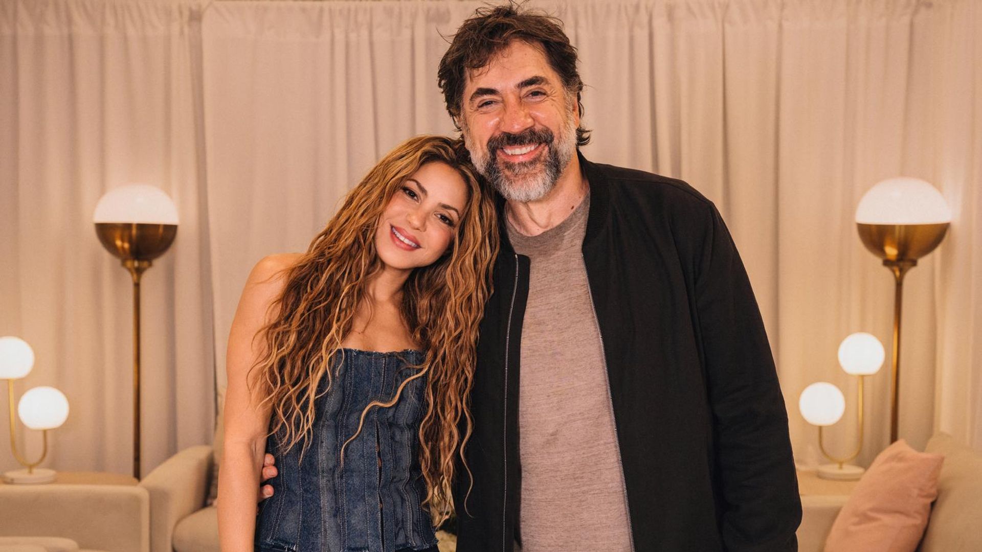Javier Bardem, protagonista del vídeo viral en el concierto de Shakira cantando y bailando como nunca le habíamos visto a ritmo de 'Dai Dai'