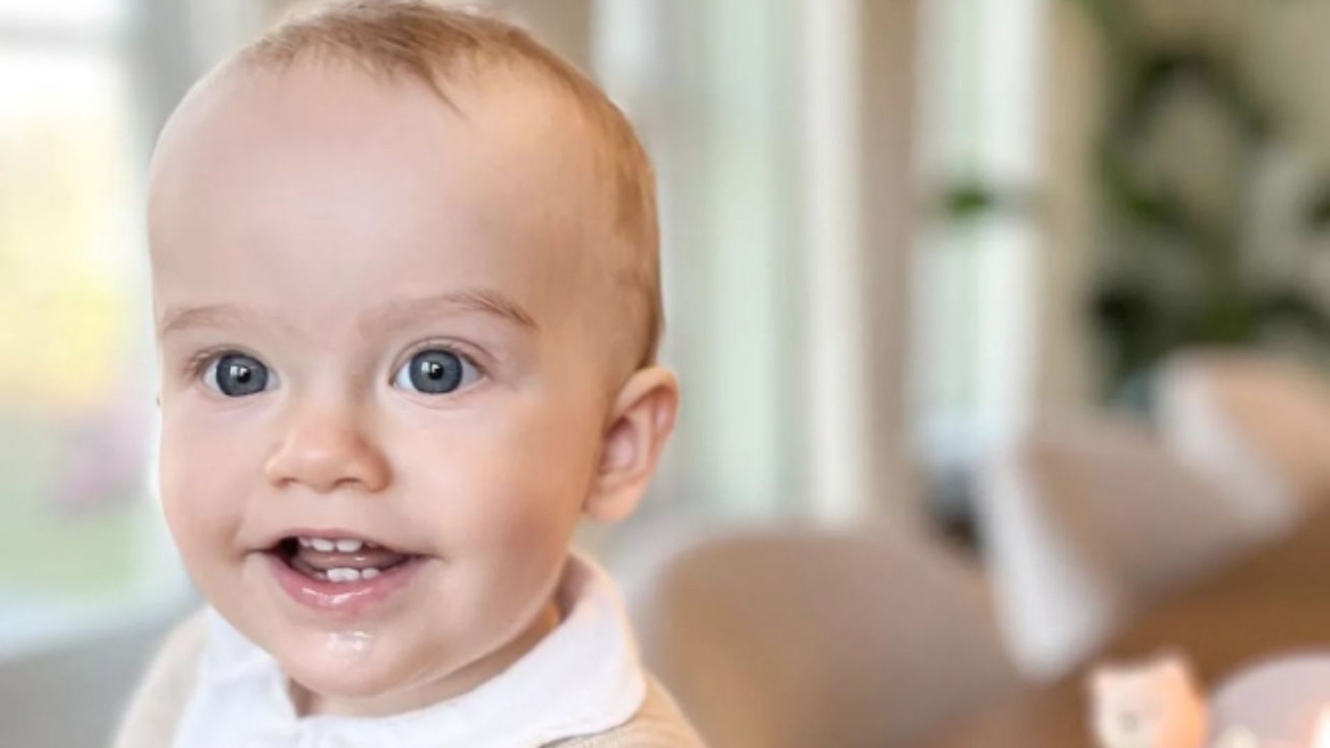¡Cómo ha cambiado! El príncipe Julian de Suecia cumple un año con una gran tarta y el cariño de sus hermanos