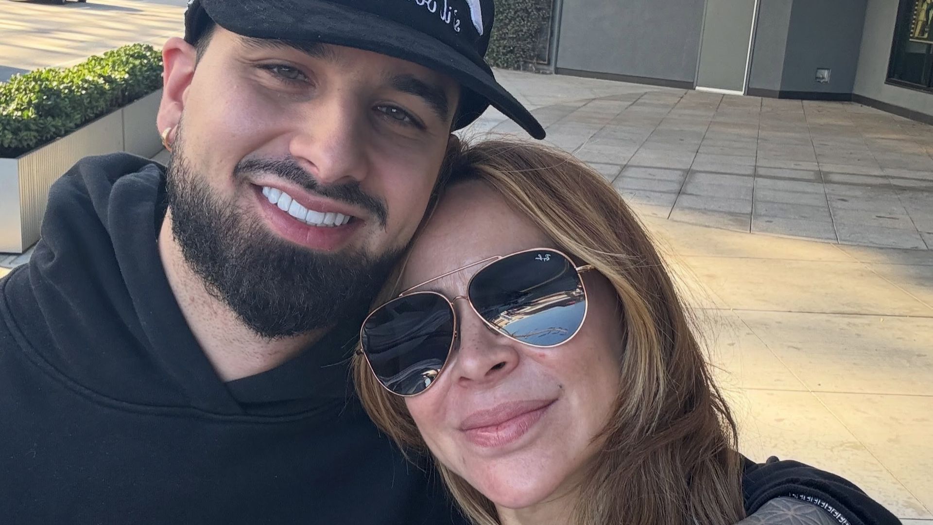 Aylín Mujica con su hijo Mauro Menéndez.