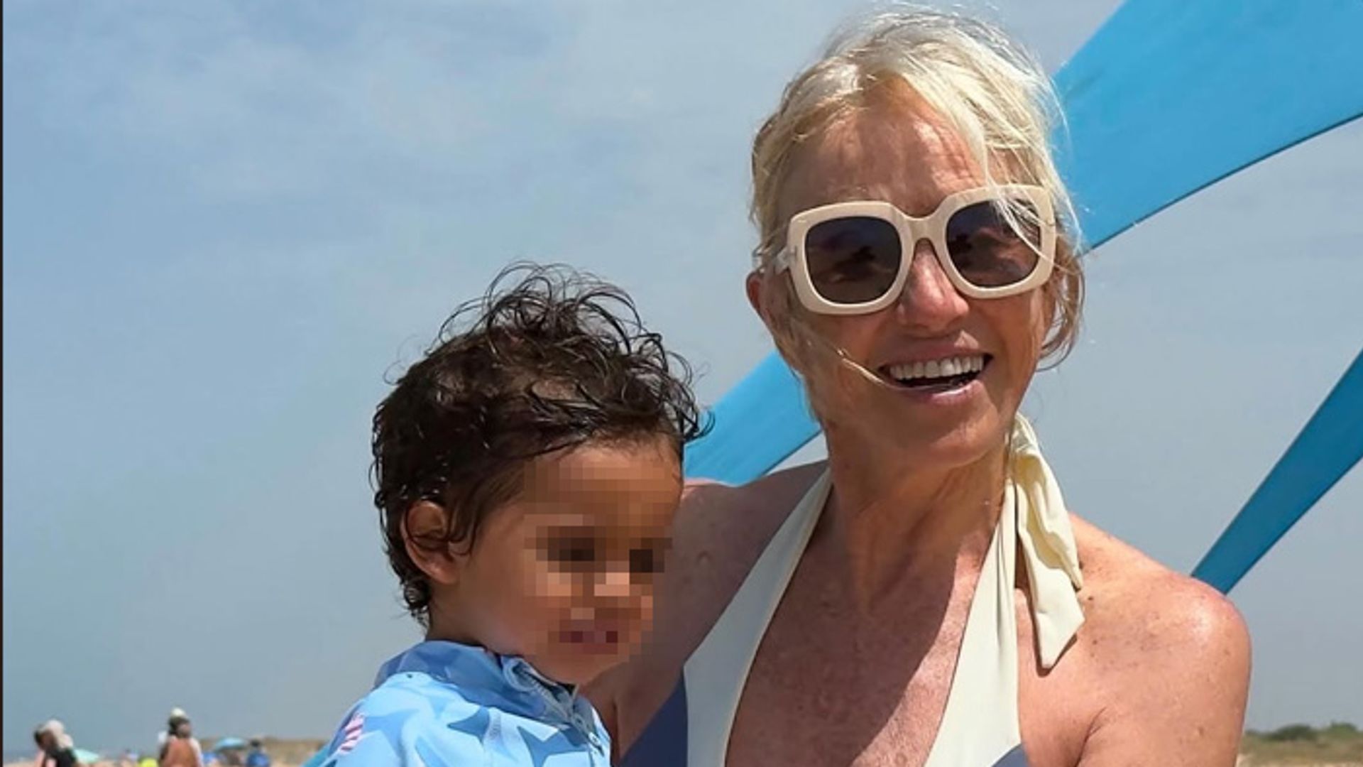 Mariola Orellana, una espectacular abuela de 63 años en su posado más tierno con su nieto, de 2