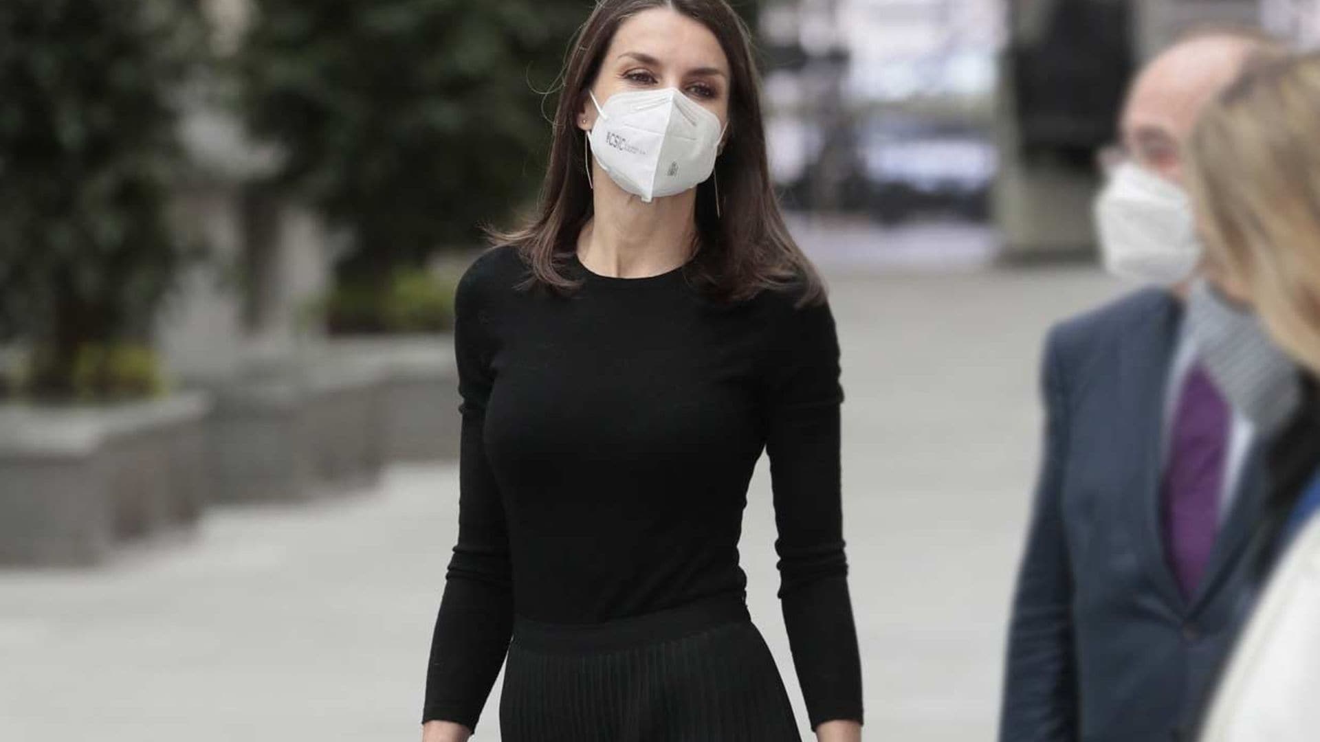 La falda rebajada que unió a la Reina con la realeza británica y con la que siempre acierta
