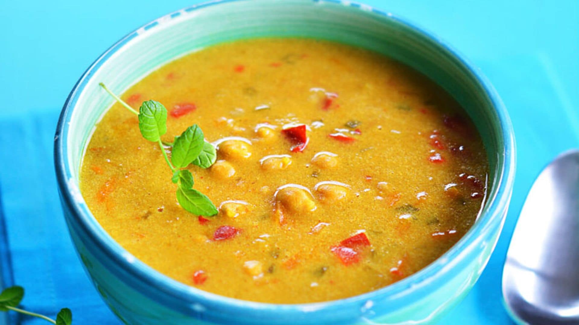 Sopa de garbanzos al curry