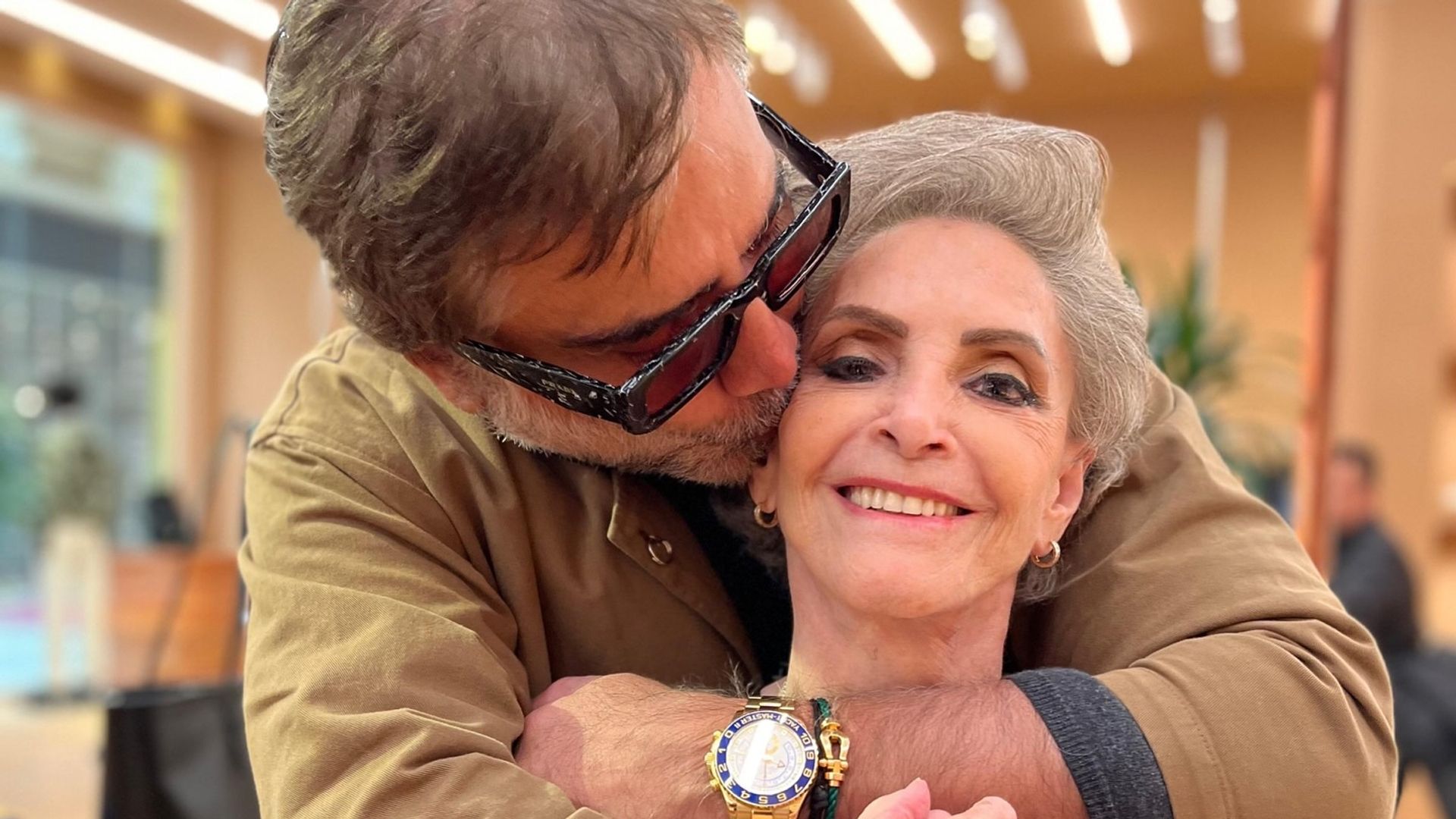 Alejandro Fernández y su mamá, Cuquita Abarca.