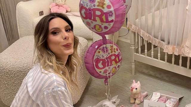 Lele Pons con los regalos para su bebé que le envió Shakira.