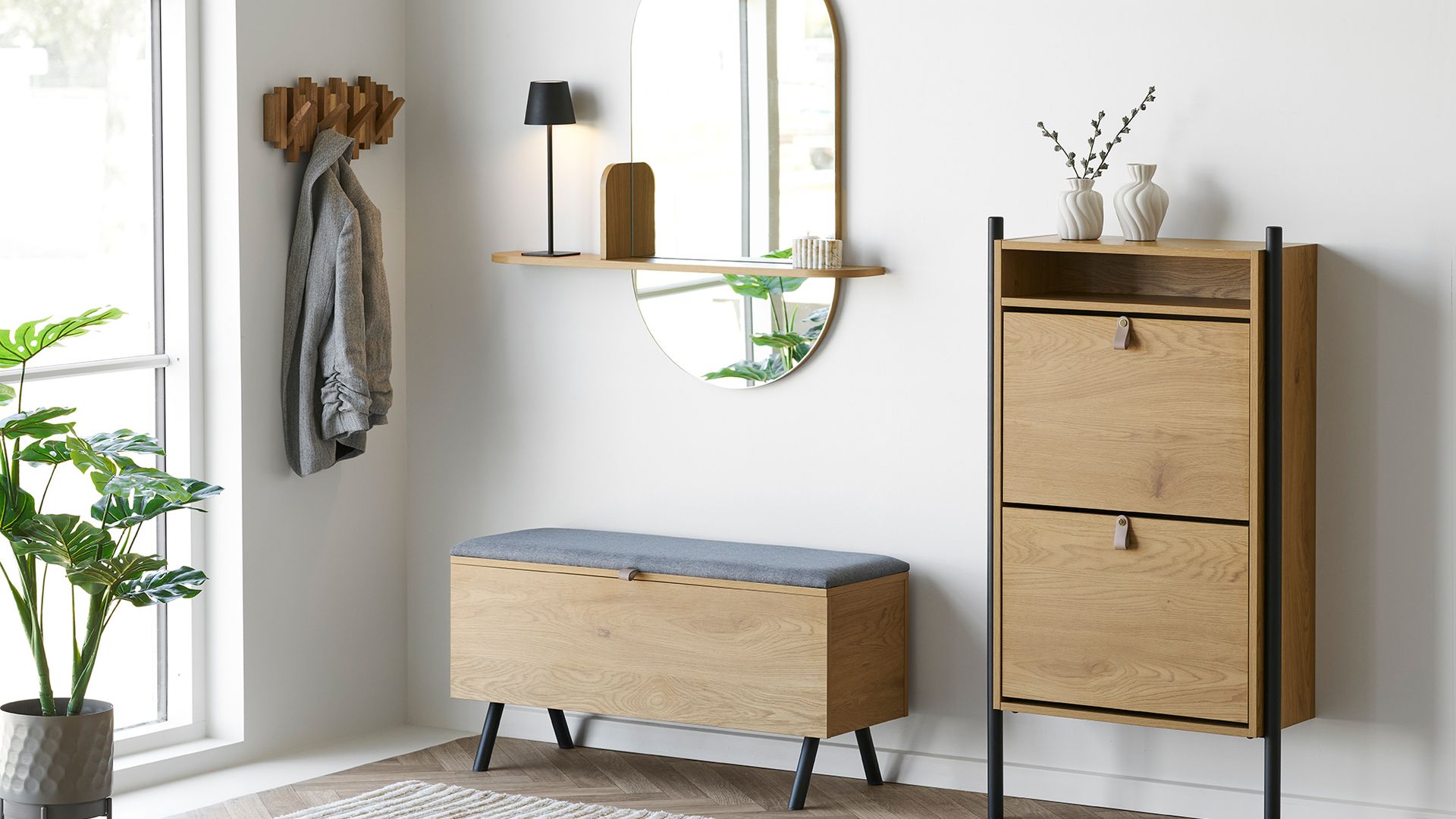 Cómo ganar espacio en recibidores pequeños: 10 muebles que multiplican el orden sin ocupar metros
