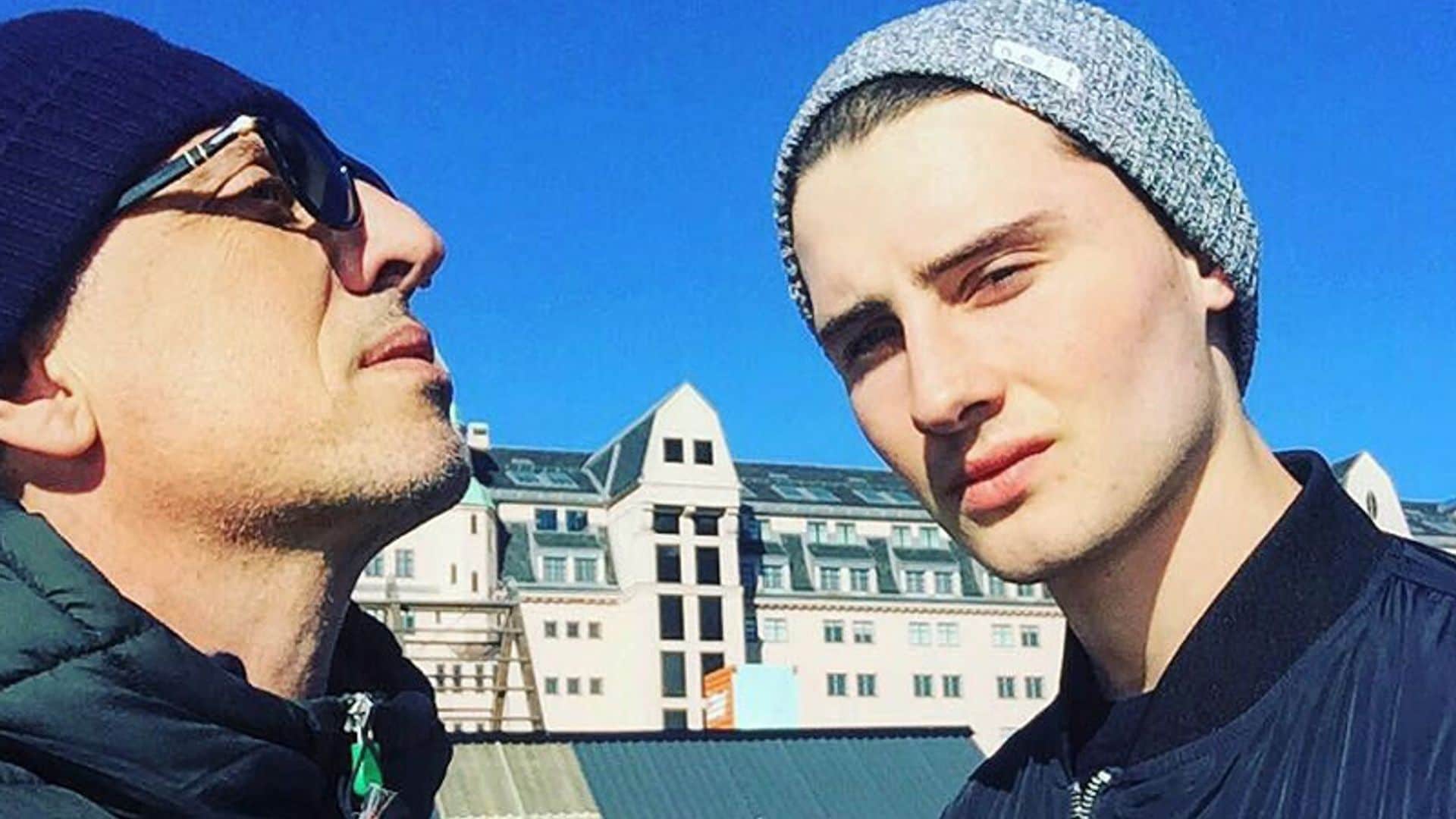 Noé Elmaleh celebra sus 18 años con una foto que revela cuánto se parece al hijo de Carlota Casiraghi