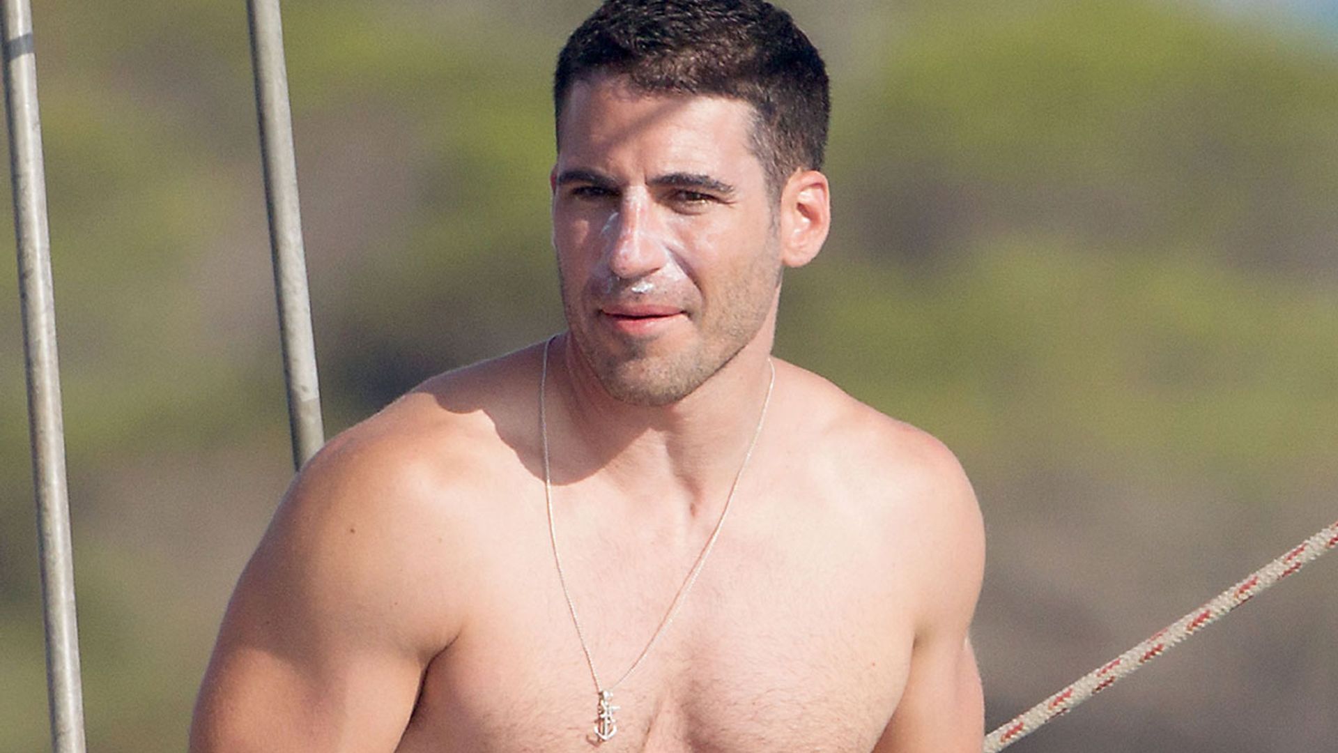 Miguel Ángel Silvestre practica un deporte que nunca te habrías imaginado, ¿adivinas cuál es?