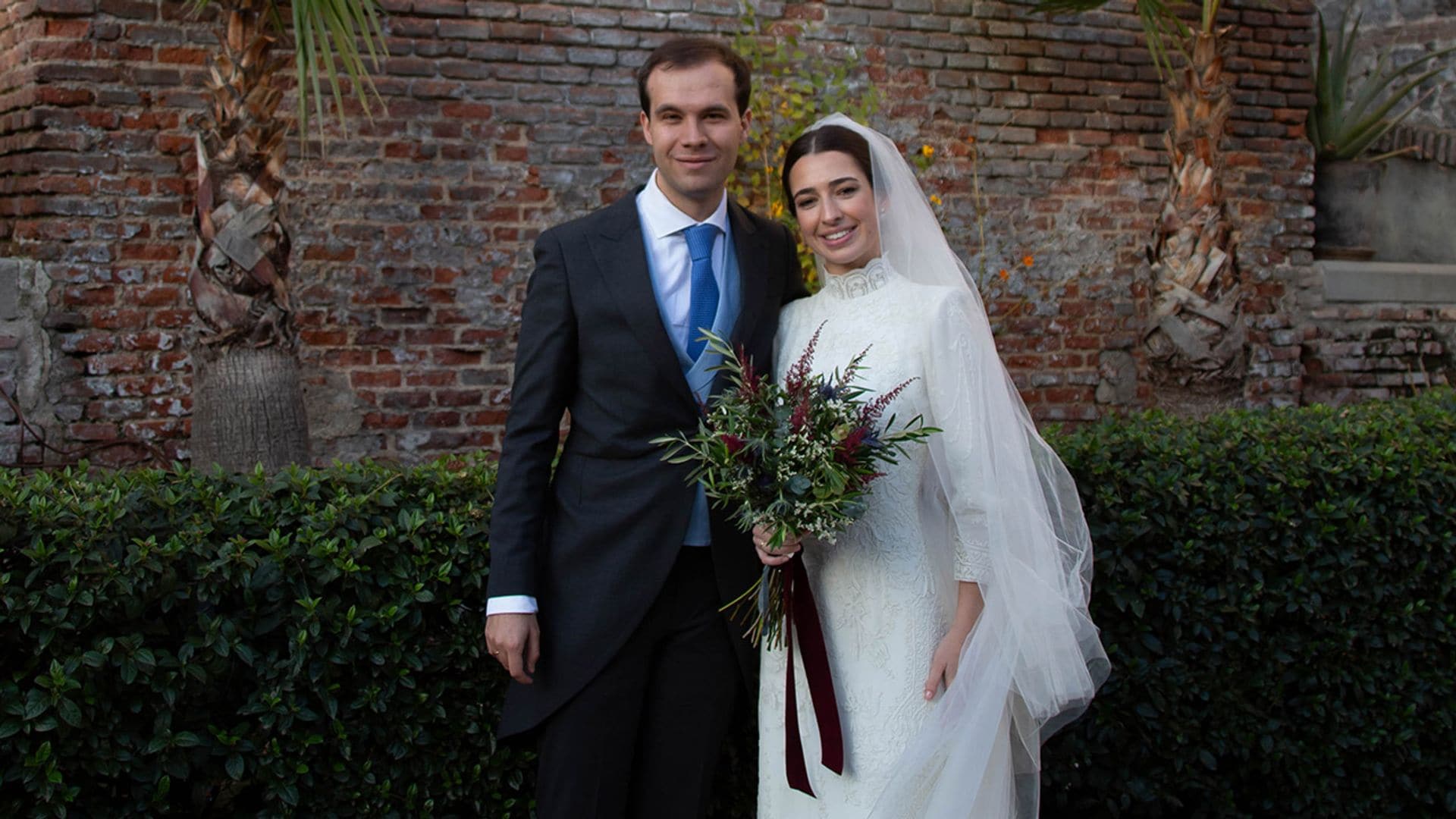 María, la novia que se casó con un vestido clásico y desmontable de Navascués en Madrid