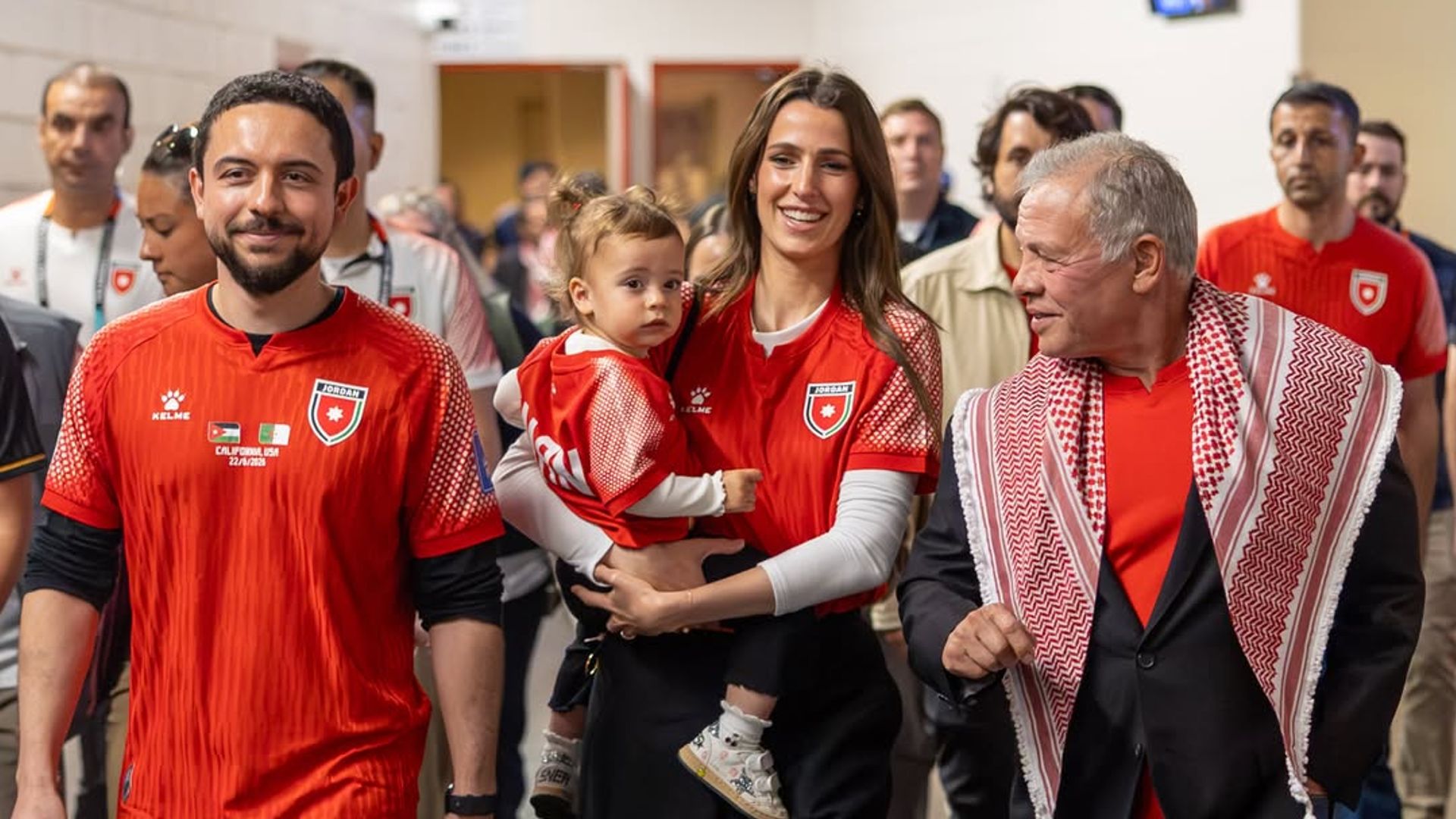 Iman de Jordania, protagonista inesperada en el Mundial: debuta con menos de 2 años junto a sus padres y el rey Abdalá