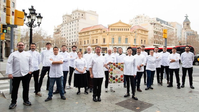 Cocineros con restaurantes en la calle Passeig de Gràcia, en Barcelona.