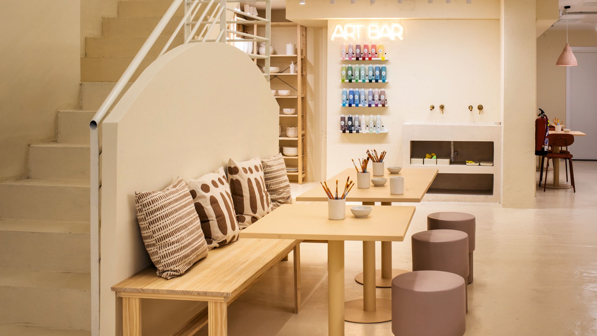MAMA POTTERY CAFÉ