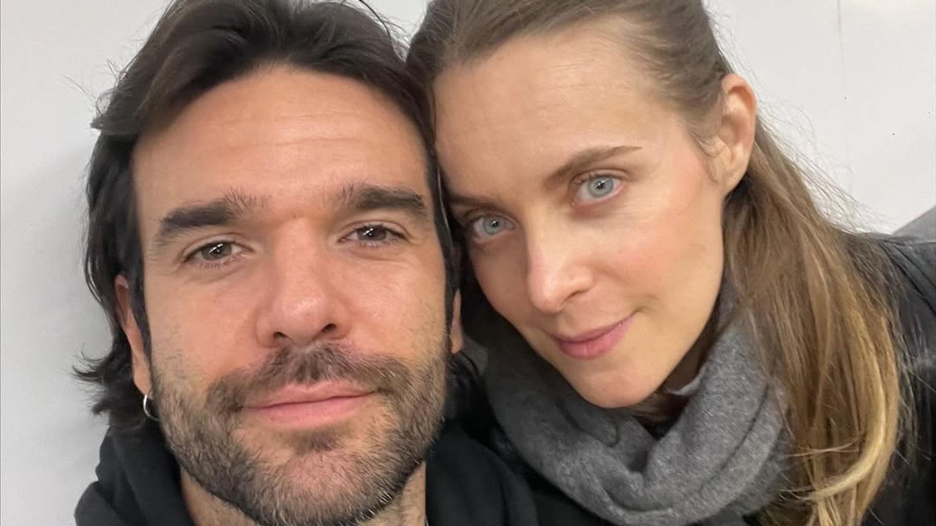 Imanol Arias y Pastora Vega van a ser abuelos: su hijo Jon espera su primer bebé junto a la actriz Alba Ribas