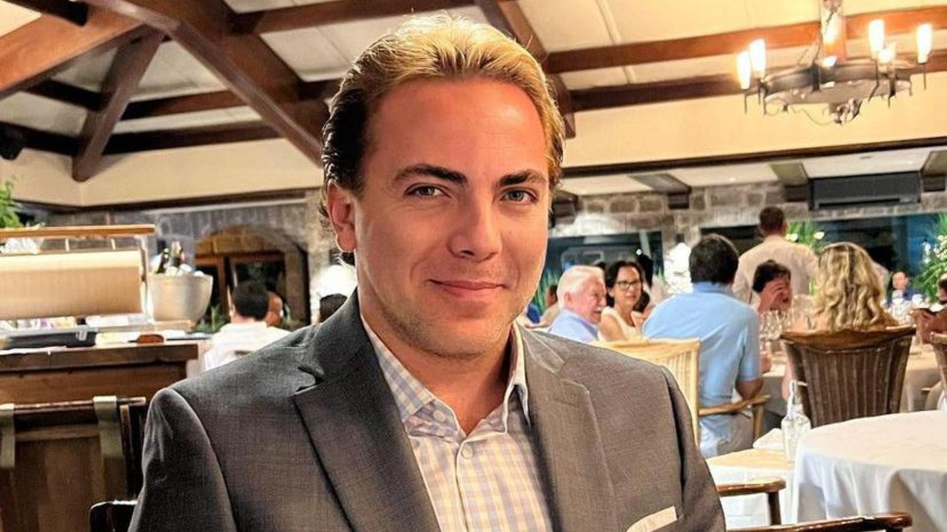 Cristian Castro Reaparece Tras Su Ruptura Junto A Su Mam HOLA Cristian Castro Reaparece Tras Su Ruptura Junto A Su Mam HOLA