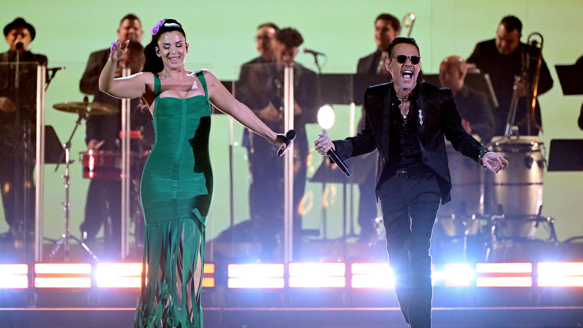 Marc Anthony pone a bailar a Nadia Ferreira y a su bebé con su show en la gala Premio Lo Nuestro