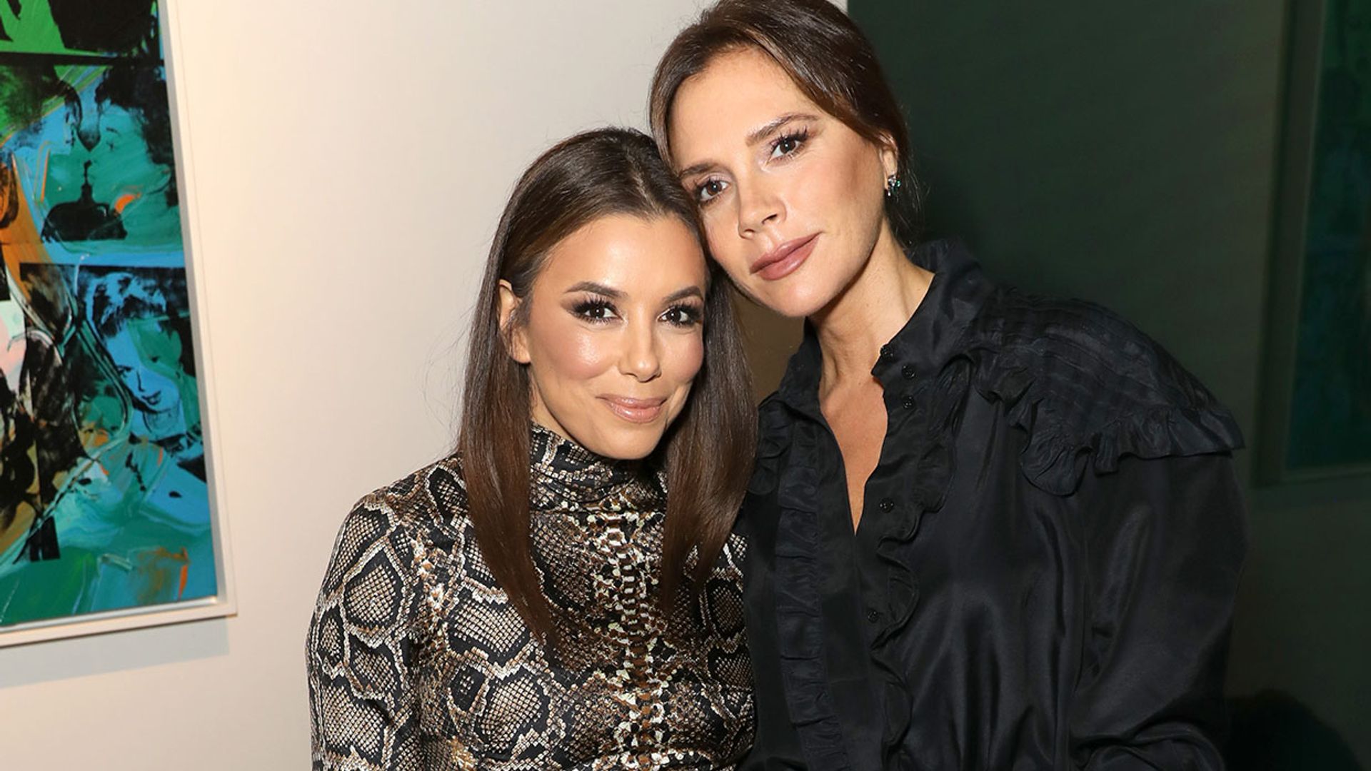 Victoria Beckham y Eva Longoria, el duelo de estilo definitivo… ¡en bata!