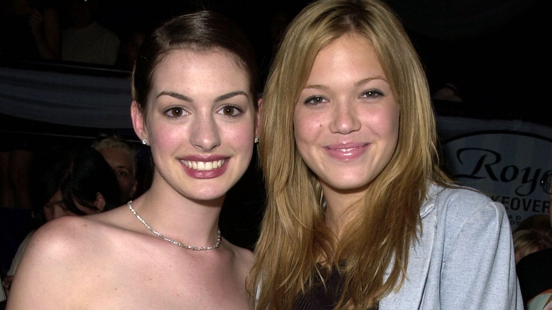 Anne Hathaway y Mandy Moore en el after party del estreno de la película de Princesa por sorpresa