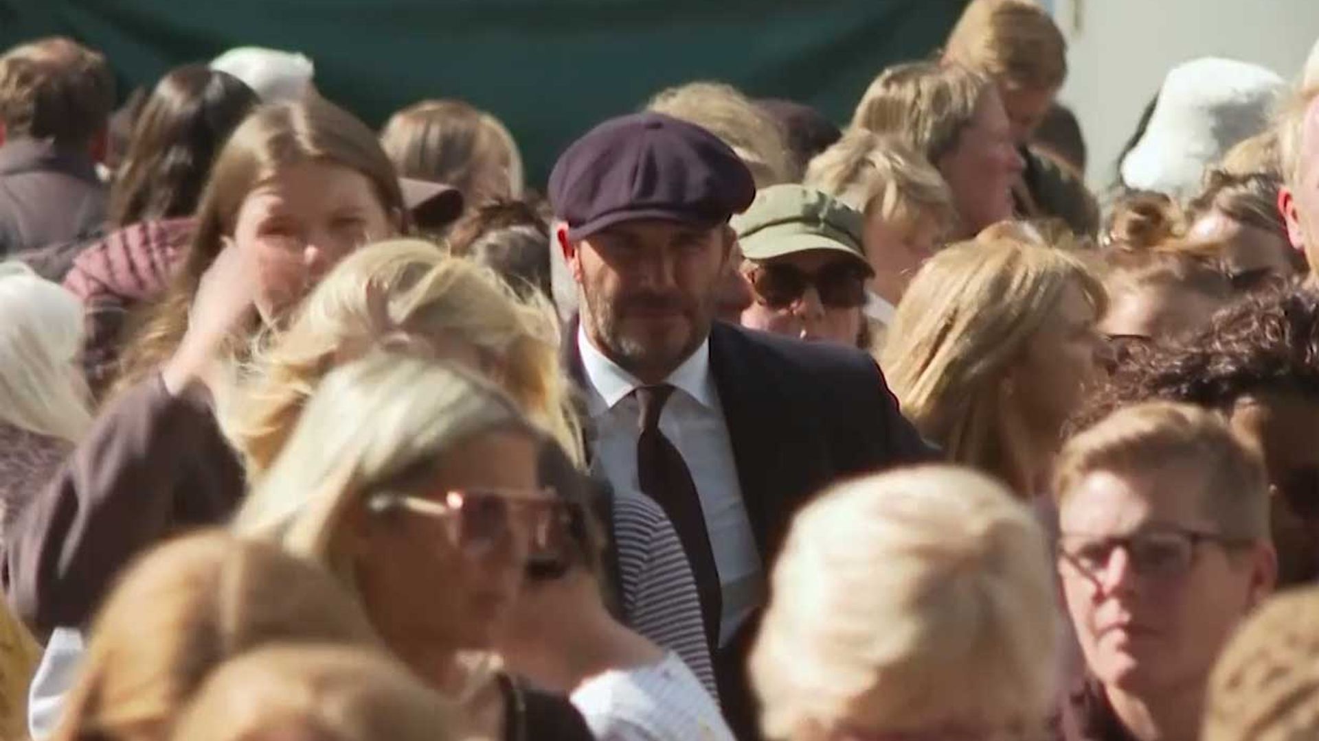 David Beckham guarda una kilométrica cola de más de doce horas para despedirse de la Reina