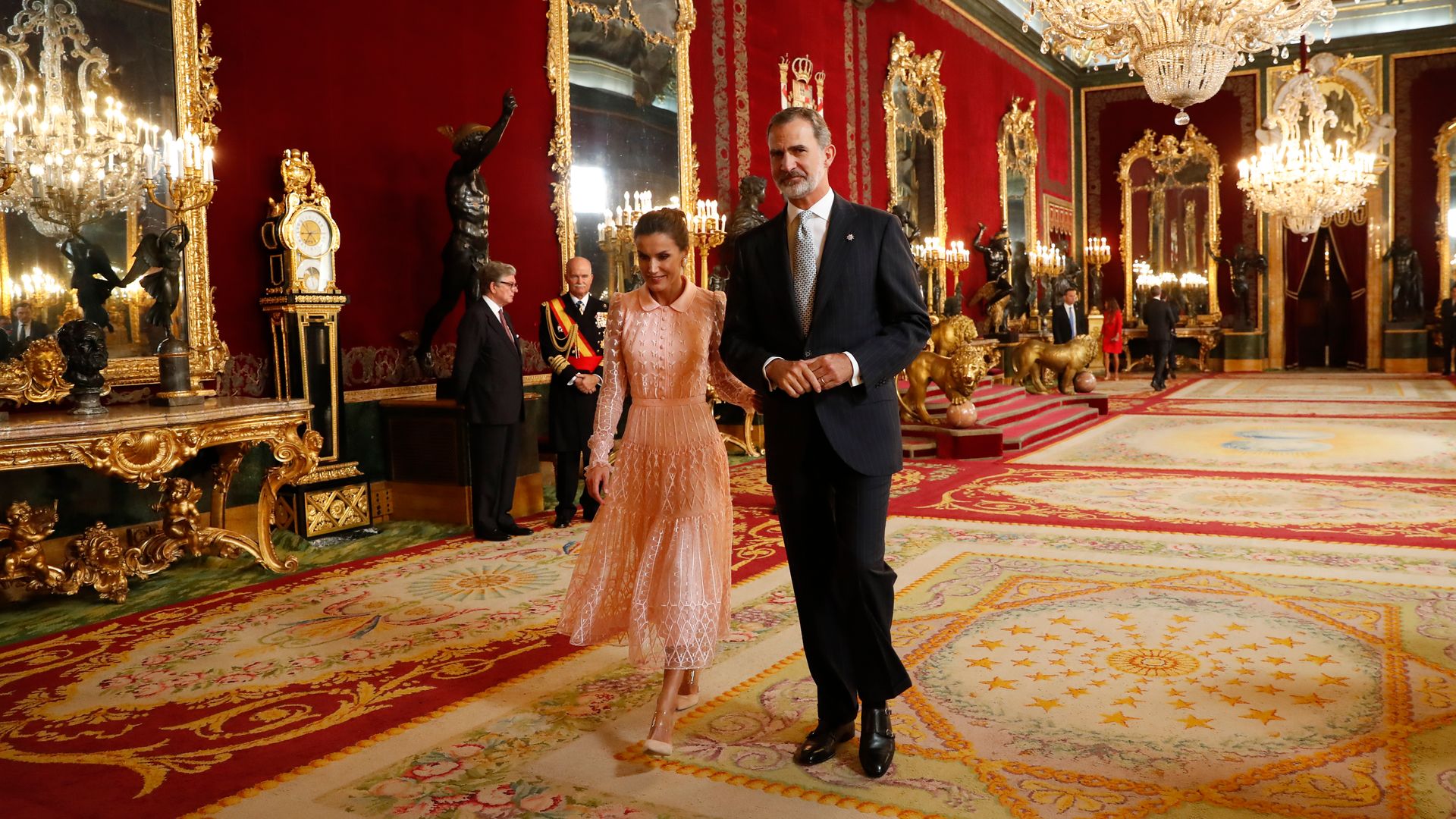 Los reyes Felipe y Letizia en el Palacio Real en el 12 de octubre de 2019