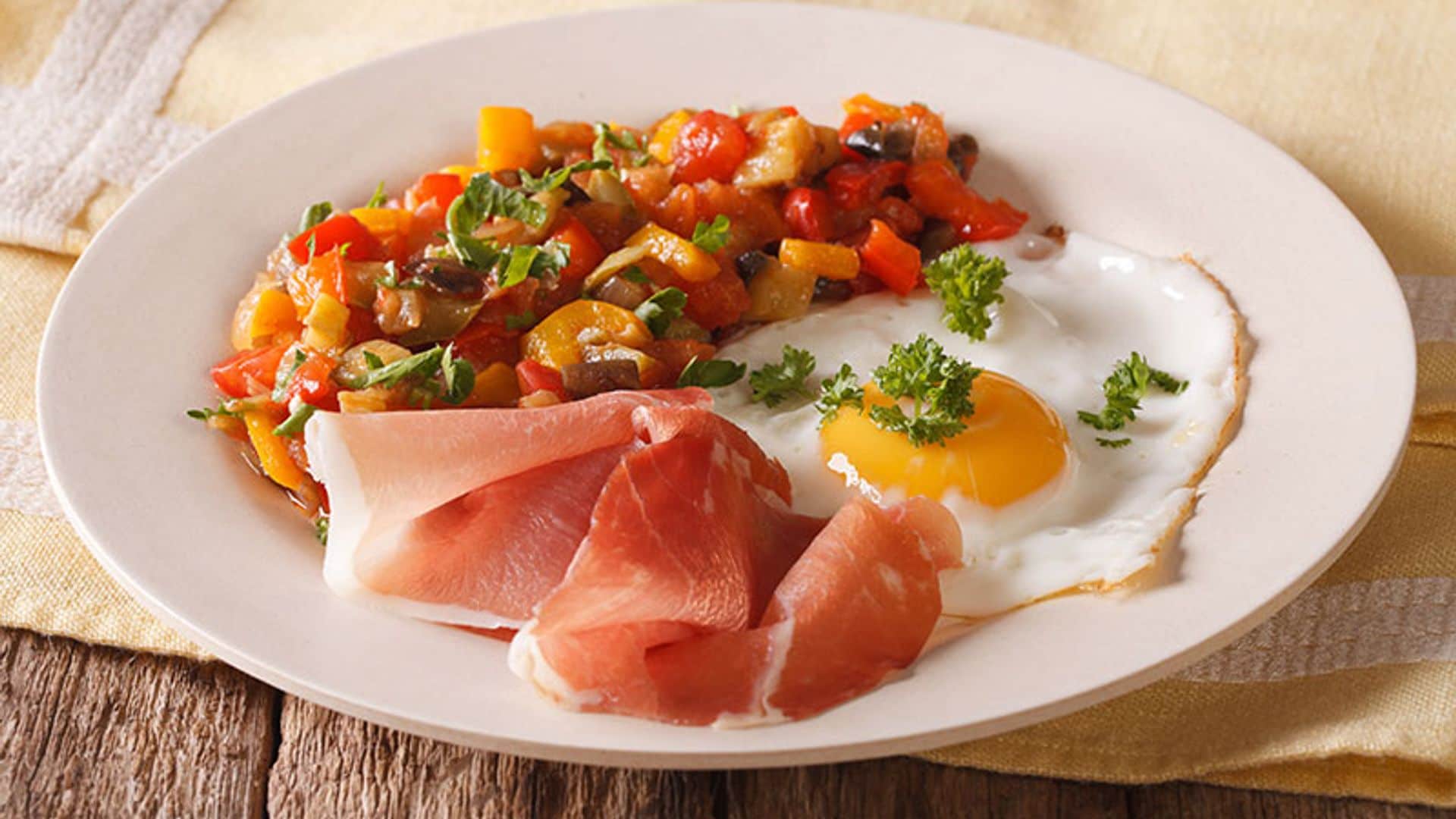 Pisto manchego con jamón