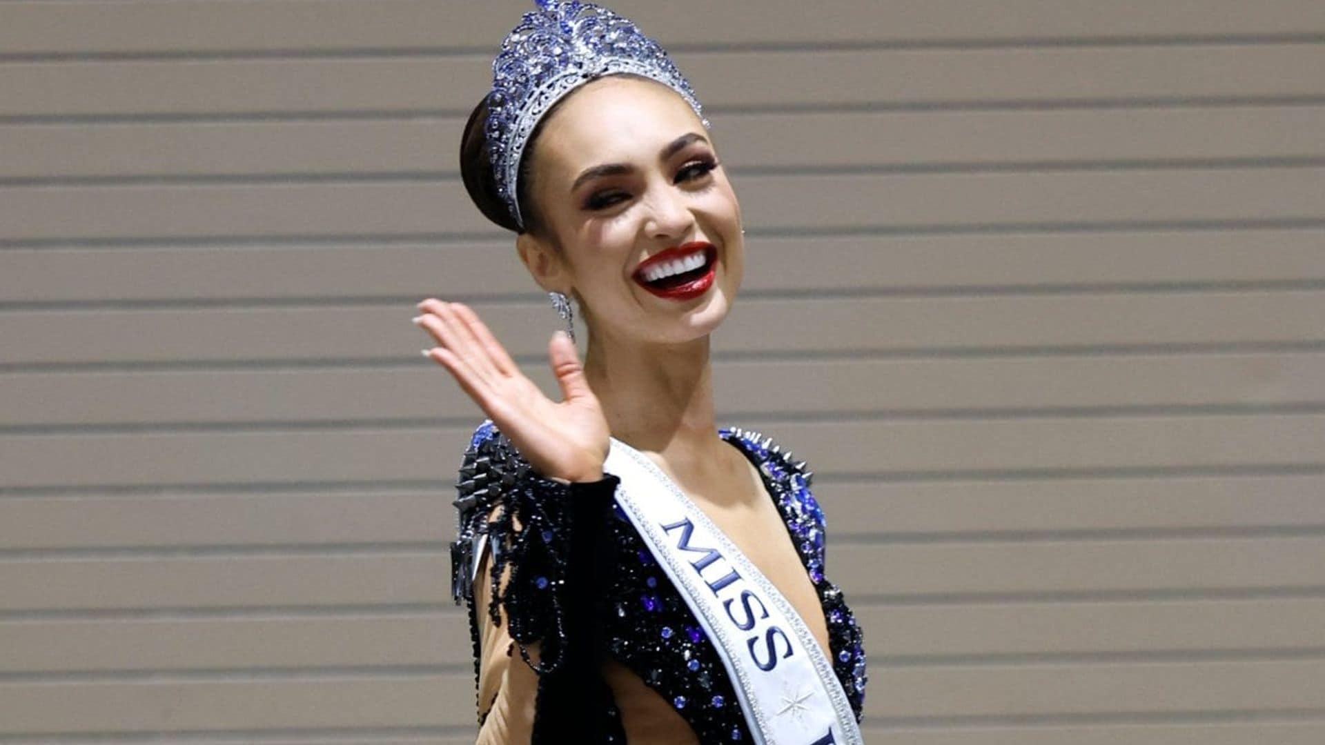 R'Bonney Gabriel, la nueva Miss Universo, cuenta a ¡HOLA! TV cómo vivió el momento de su coronación