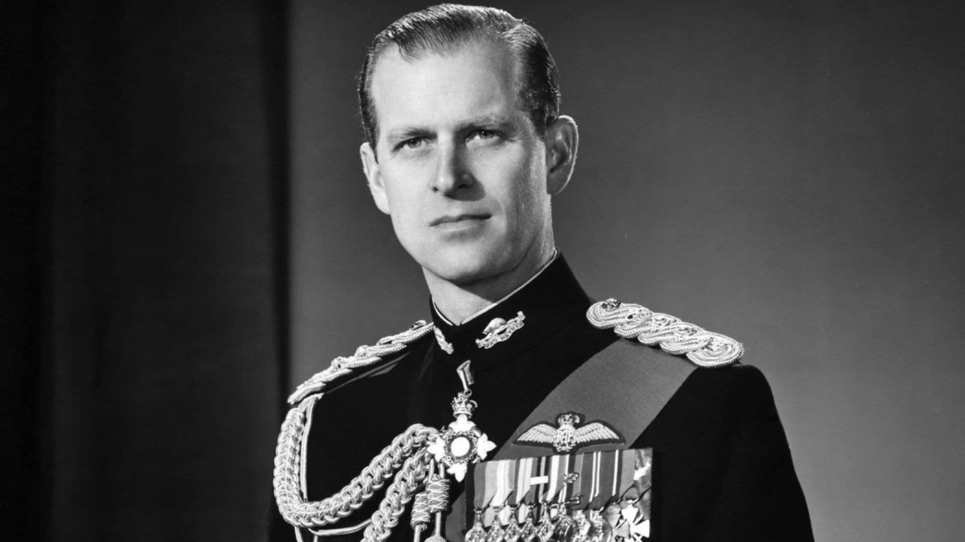 Su infancia traumática, la relación con Isabel II... Así ha retratado ‘The Crown' al duque de Edimburgo