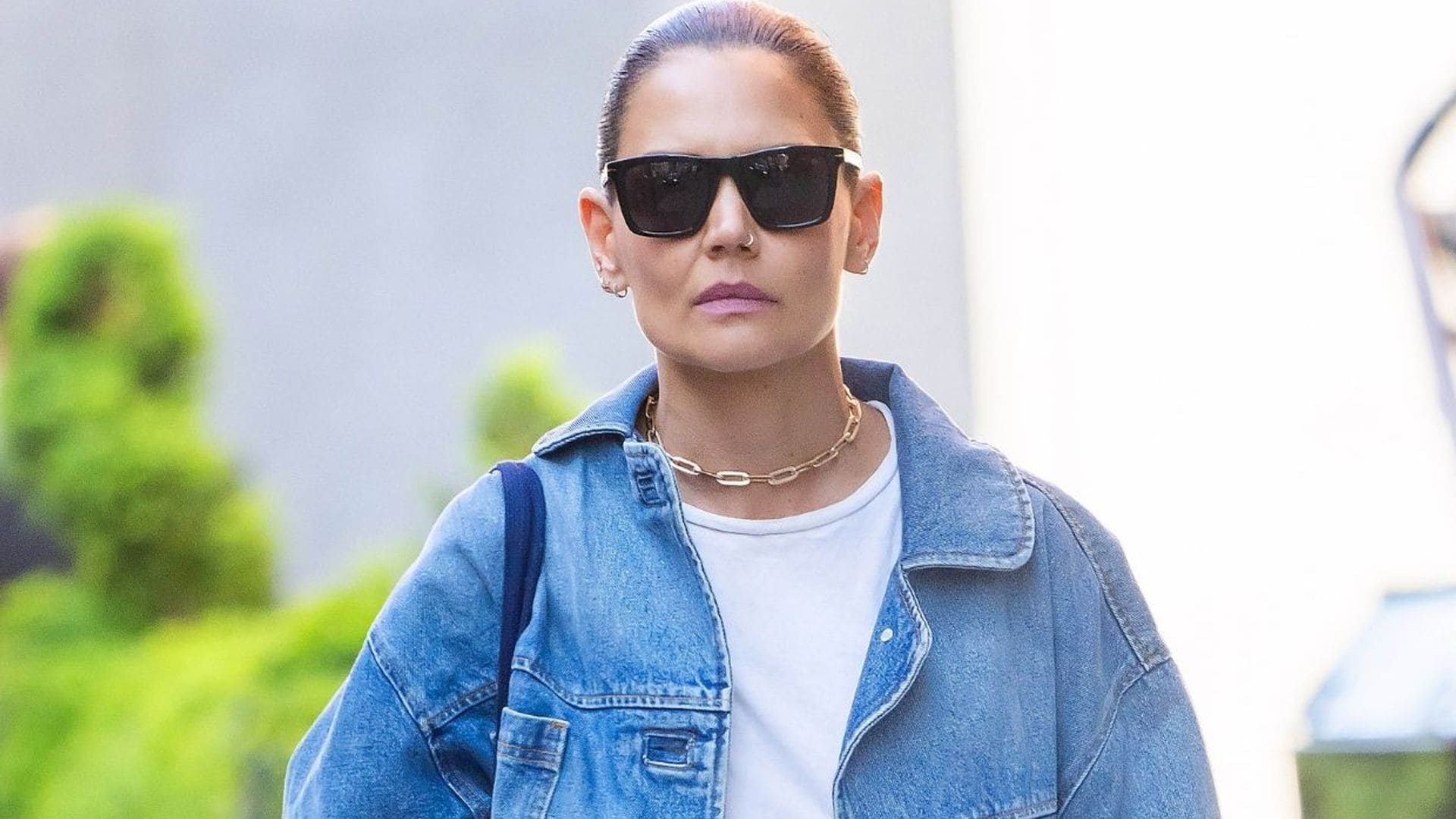 Katie Holmes nos enseña a combinar el doble 'denim' con su último look