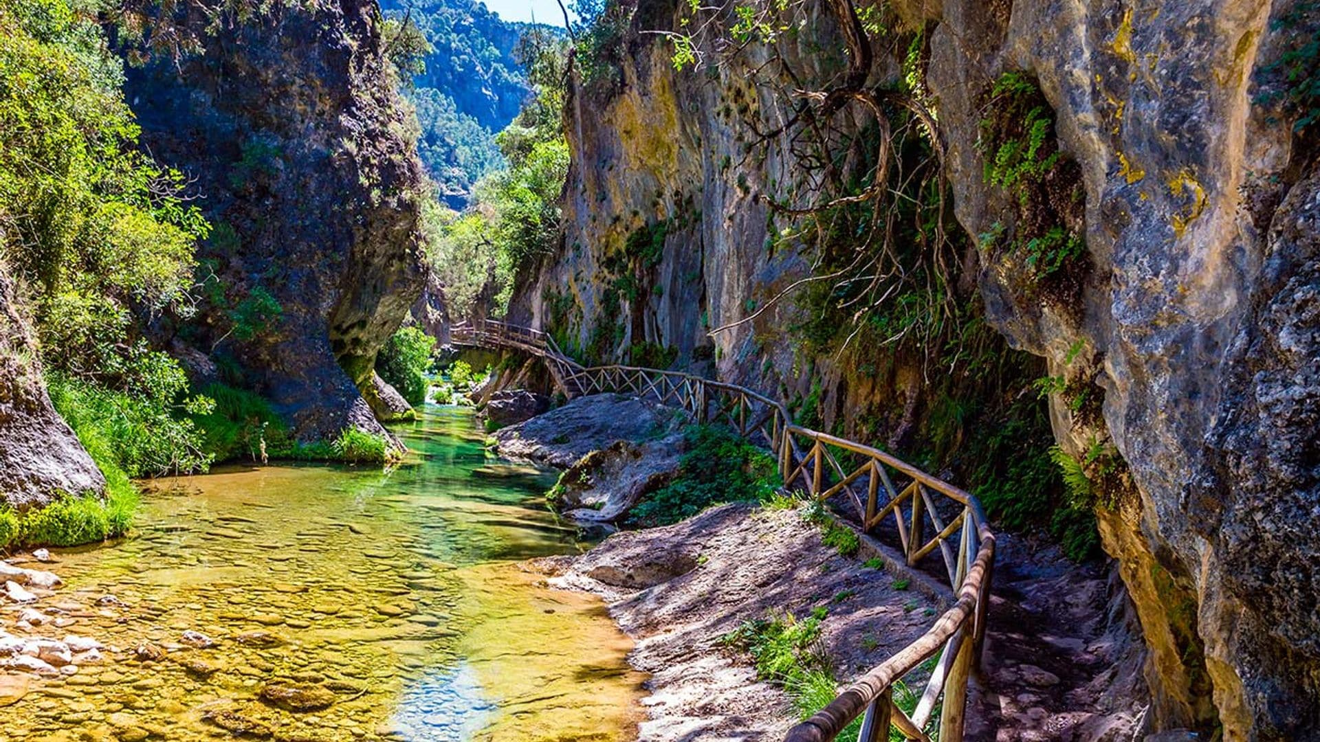 Las pasarelas más impresionantes de España, además del Caminito del Rey