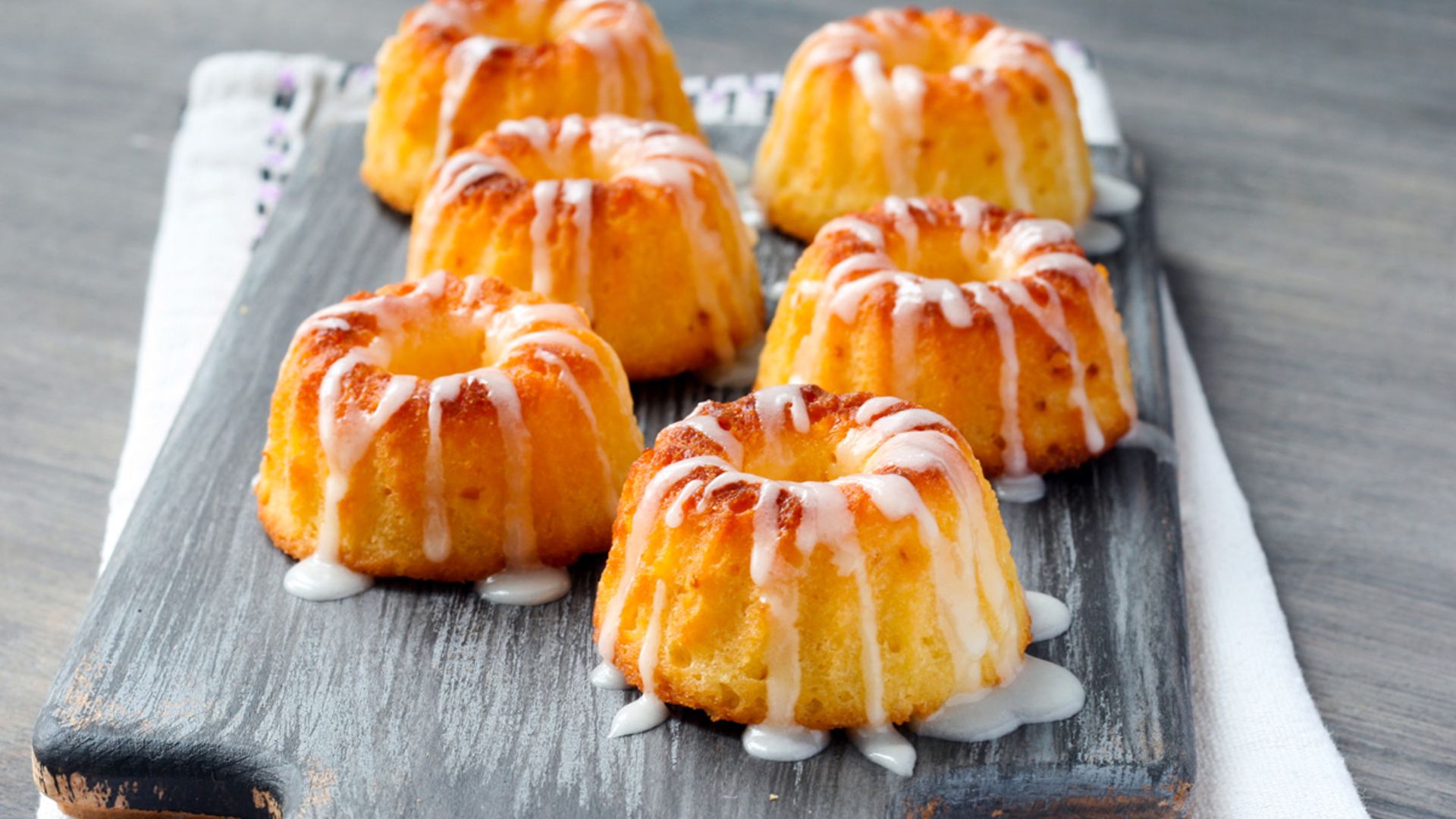 Mini 'bundt cakes' de almendras