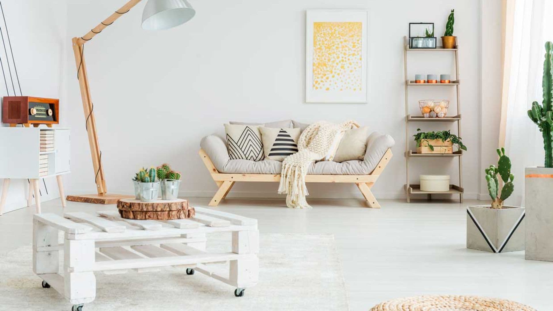 Muebles hechos con palets tan sencillos que también podrás tenerlos dentro de casa