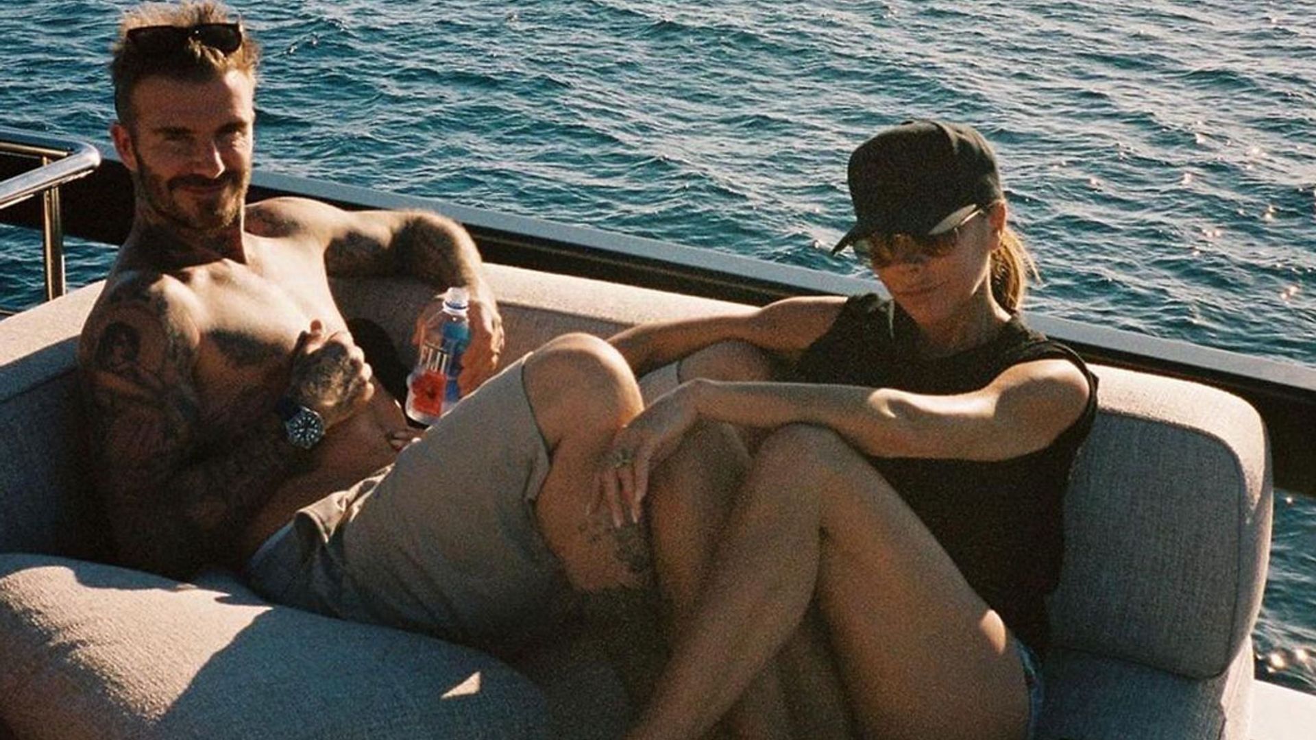 El divertido cumpleaños de David Beckham cantando y bailando, con tarta personalizada y románticos mensajes