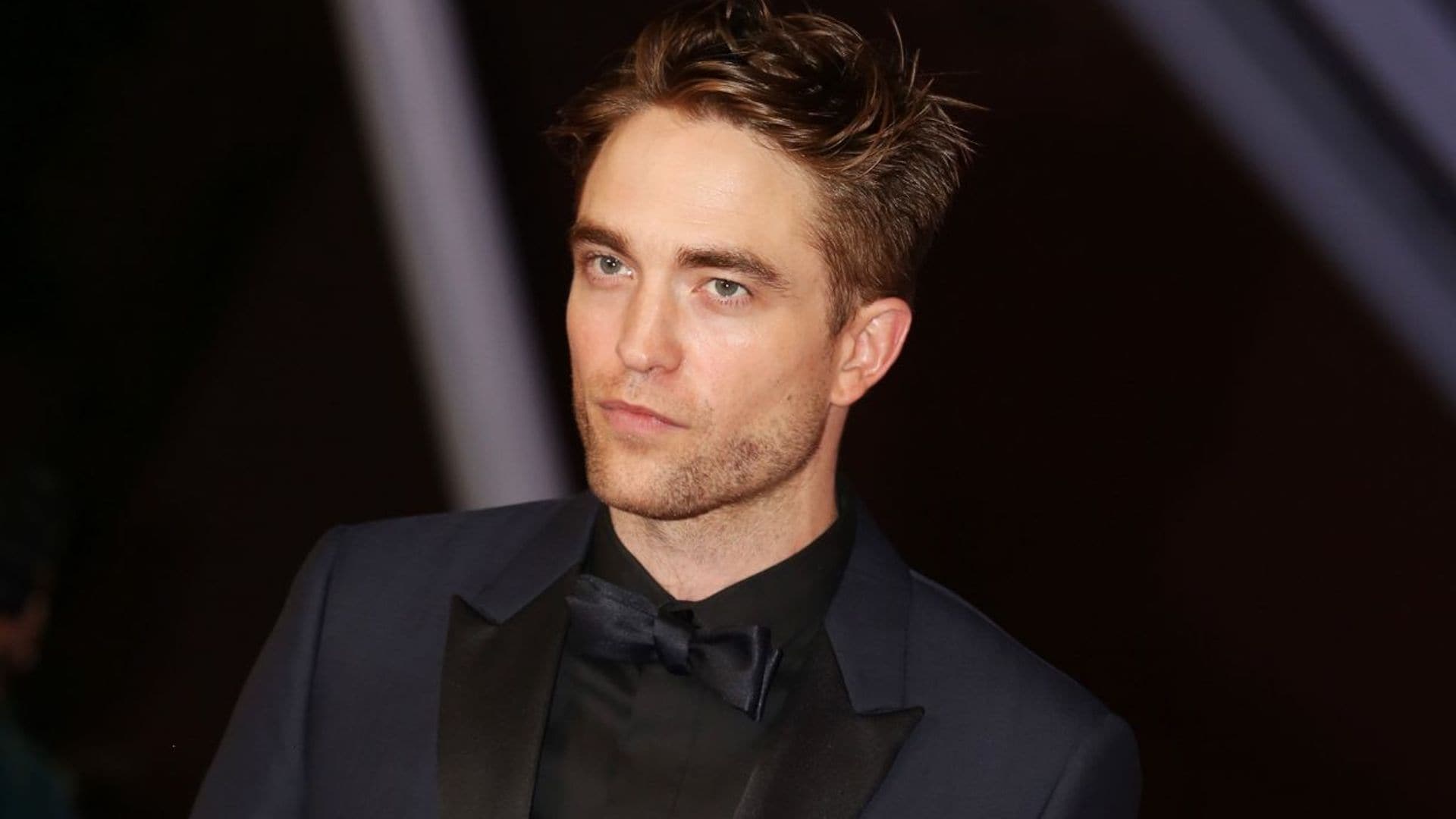 Robert Pattinson, Suki Watterhouse y un sospechoso anillo. ¿Boda a la vista?