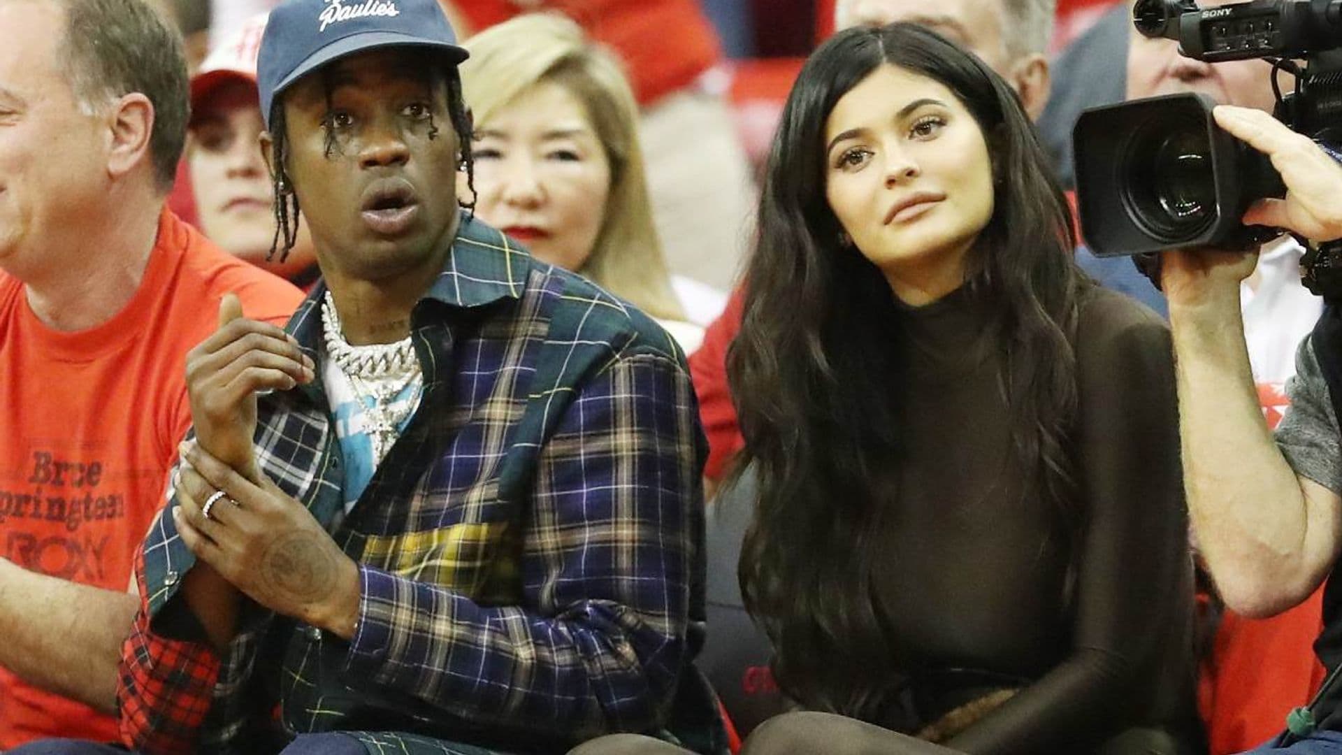 Kylie Jenner y Travis Scott se pronuncian por primera vez sobre la tragedia ocurrida en el concierto del rapero
