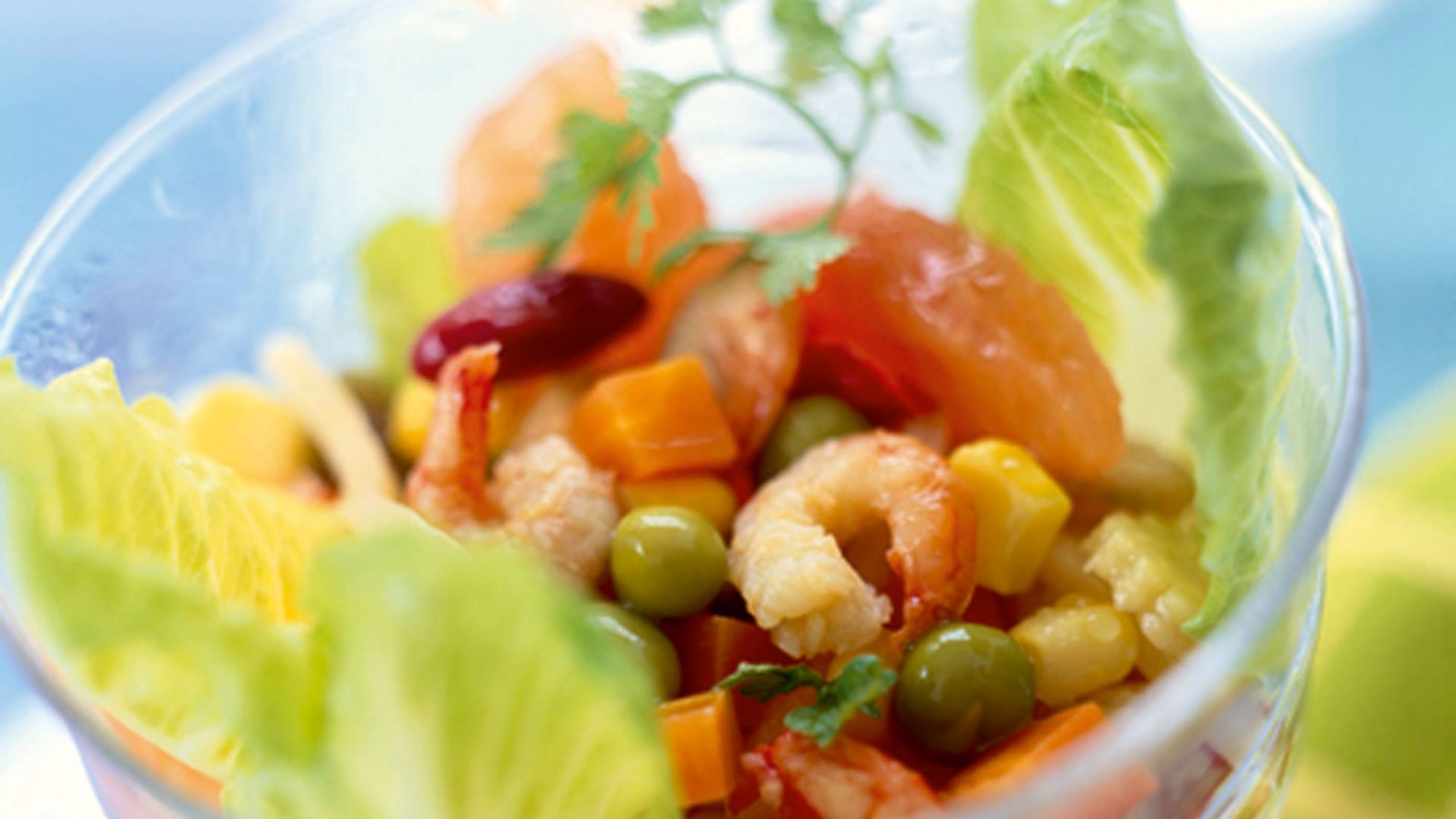 Ensalada de gambas y maíz