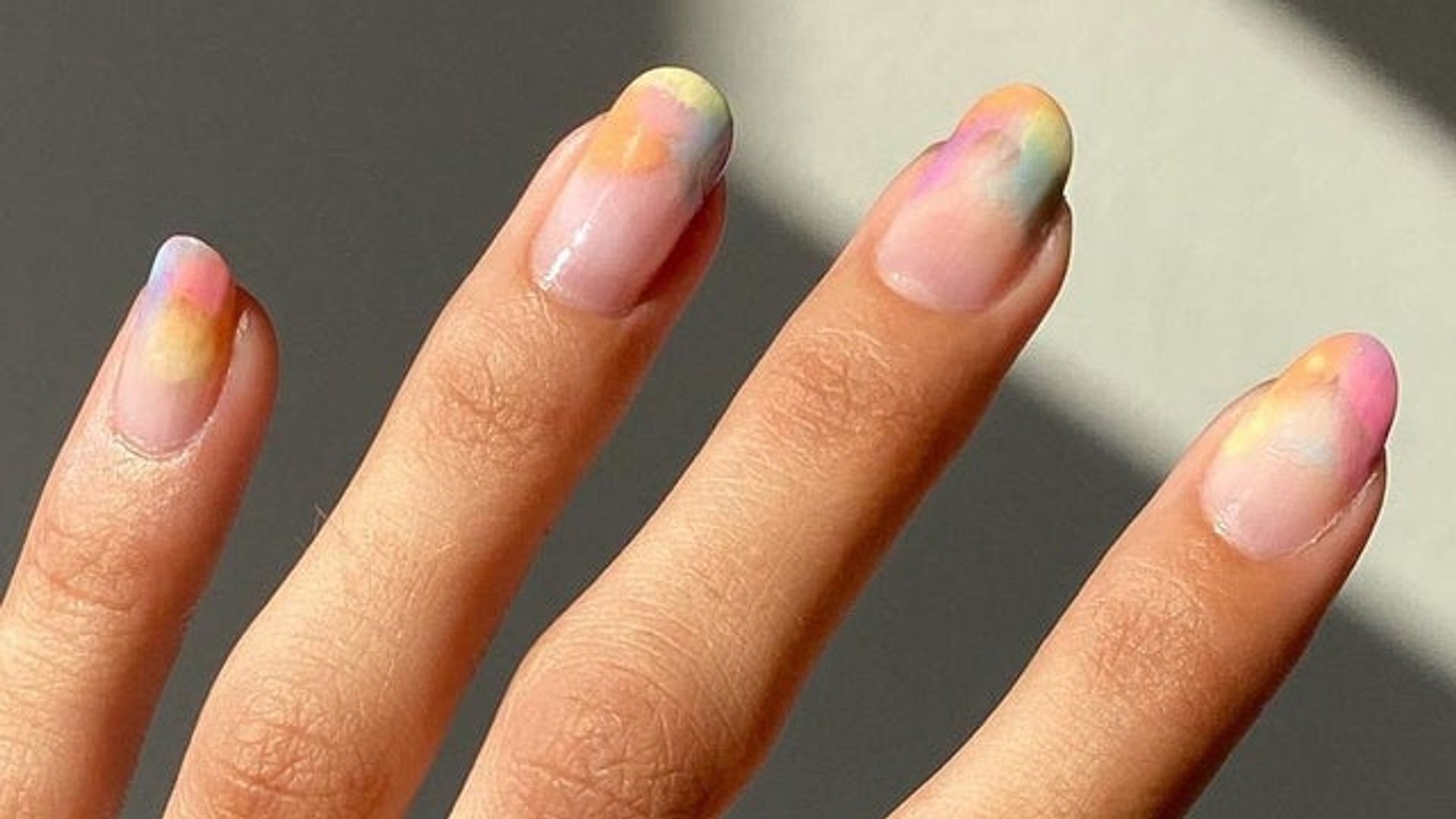 La nueva manicura francesa: 15 ideas que estilizan y rejuvenecen las manos