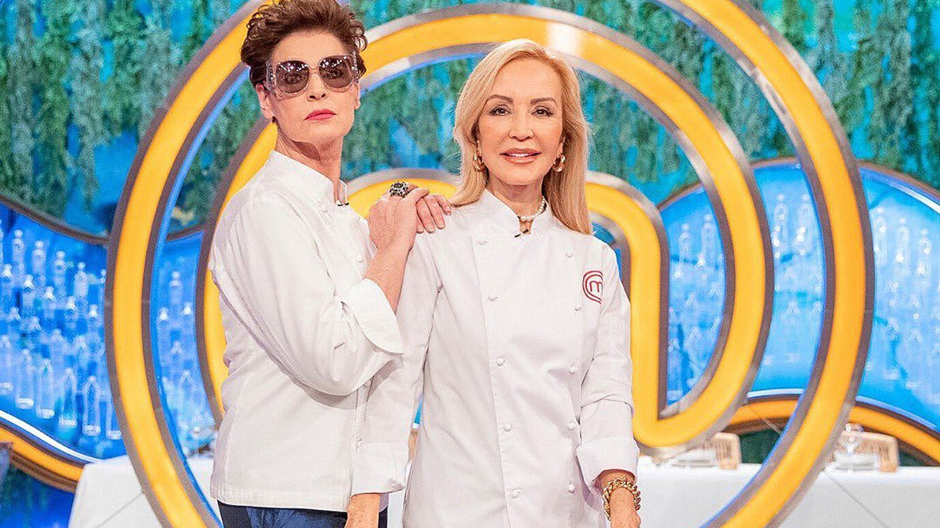 Canciones, pullas y un dúo cómico en la vuelta de Carmen Lomana y Antonia Dell'Atte a 'MasterChef'