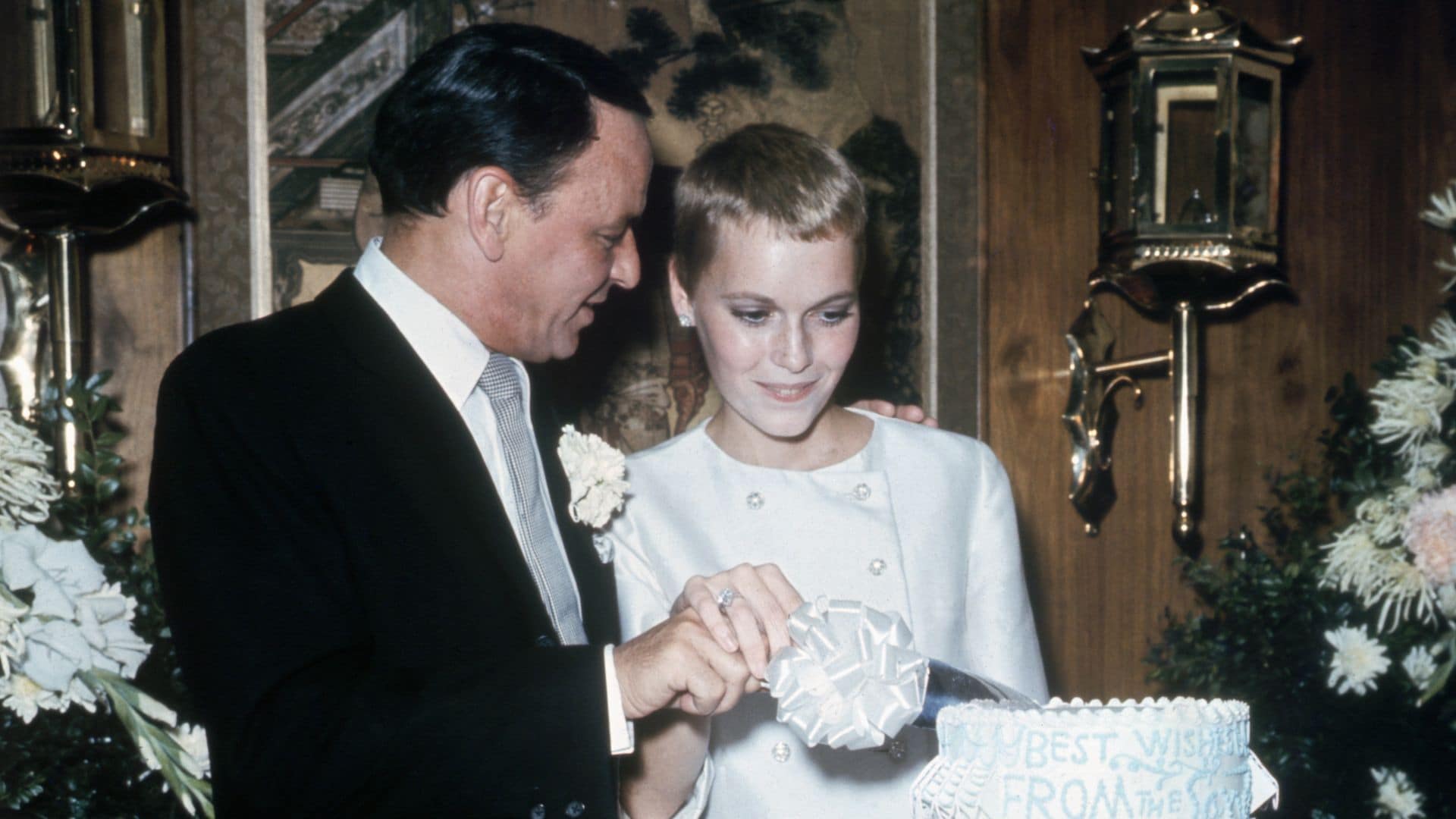 Mia Farrow (80) habla como nunca antes sobre su vestido de novia en su boda con Frank Sinatra