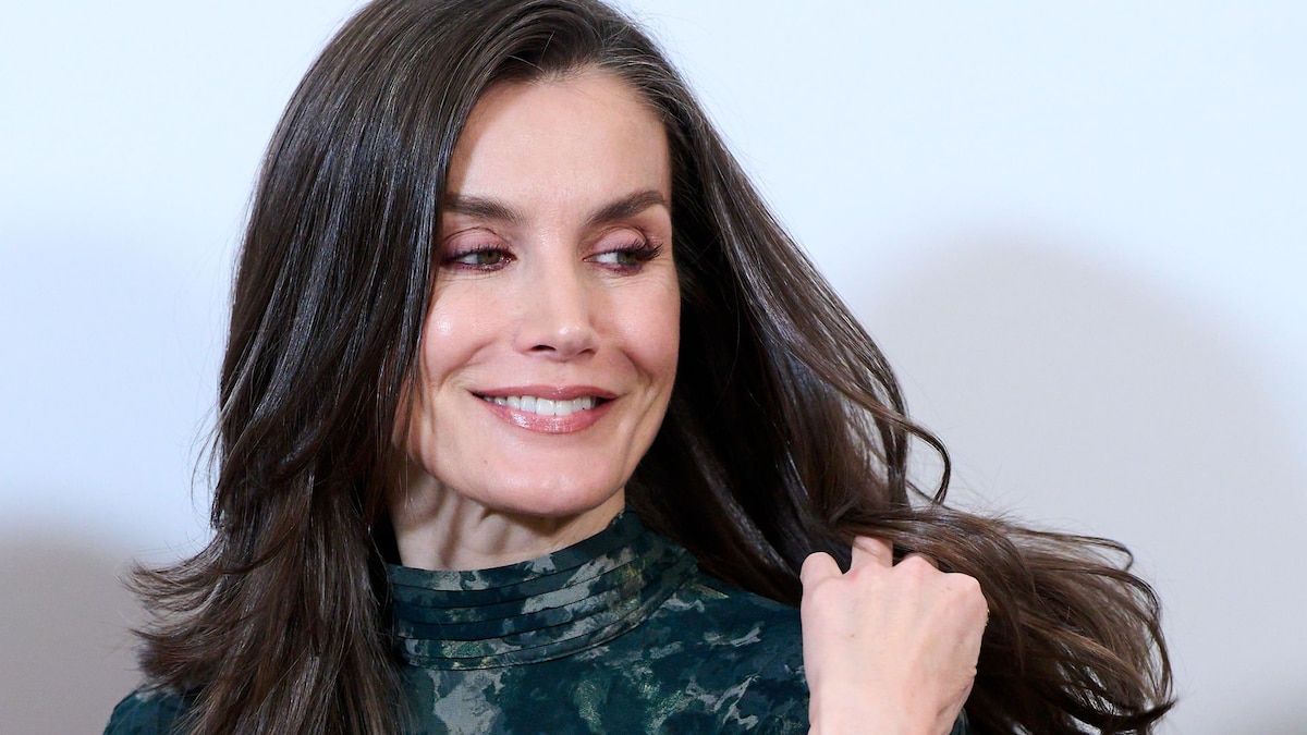La reina Letizia no cambia de peinado desde hace un año:  Es su manera de decir:  Lo importante aquí no soy yo, sino mi papel y mi mensaje  