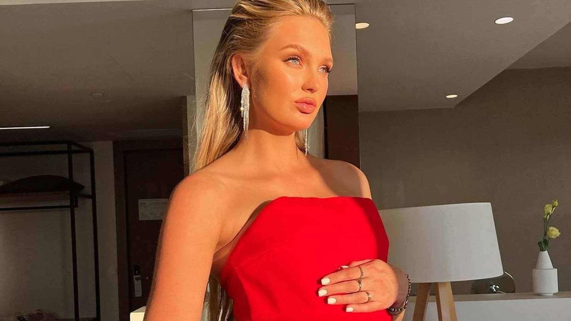 Romee Strijd comparte su 26ª semana de embarazo: un sensual posado y de fiesta en Mallorca