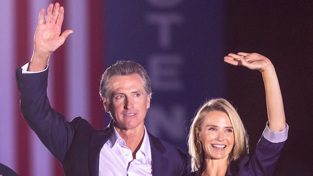 Joe Biden, Gavin Newsom y Jennifer Lynn Siebel