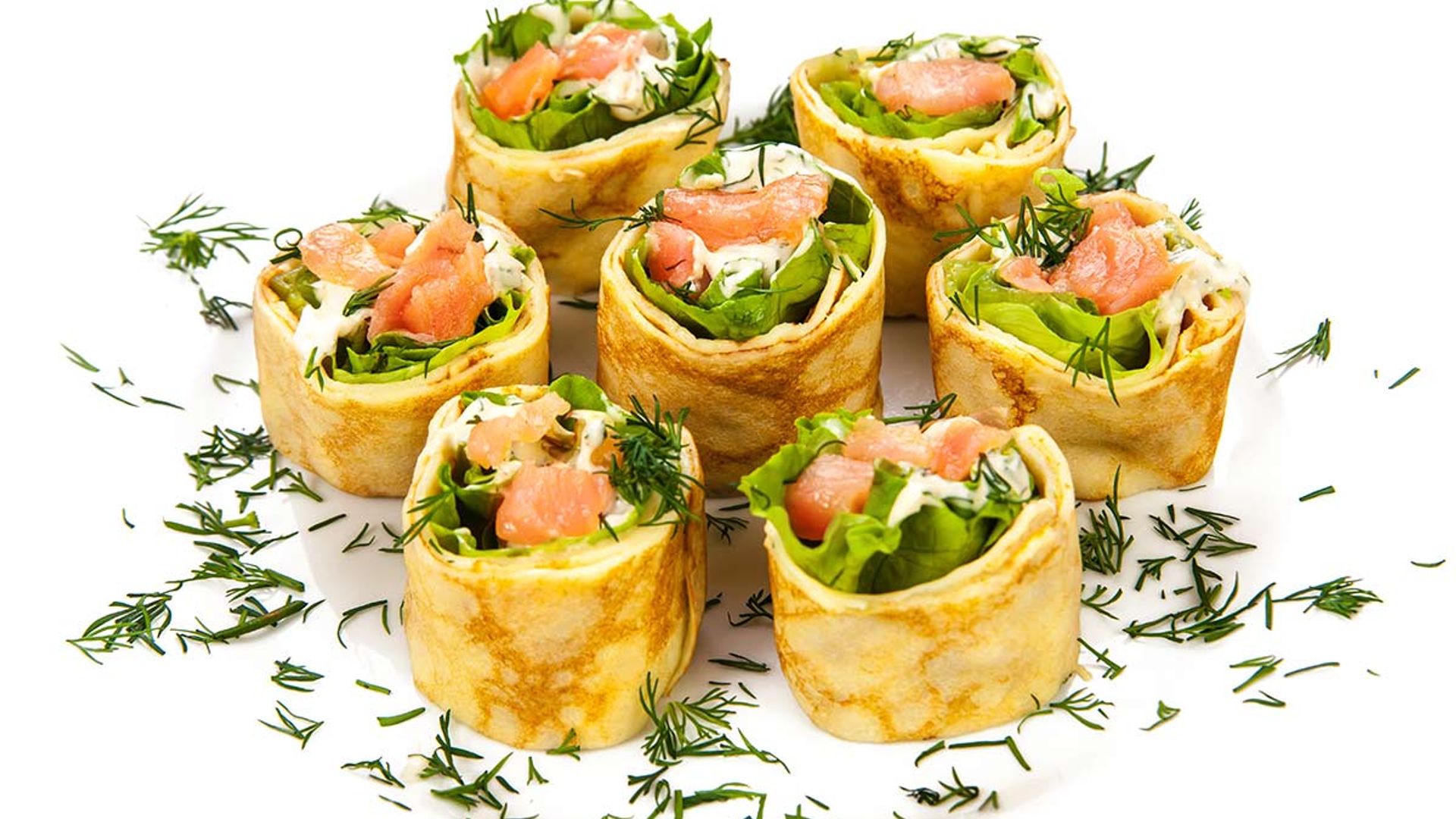 Rollitos de crepes rellenos de trucha ahumada