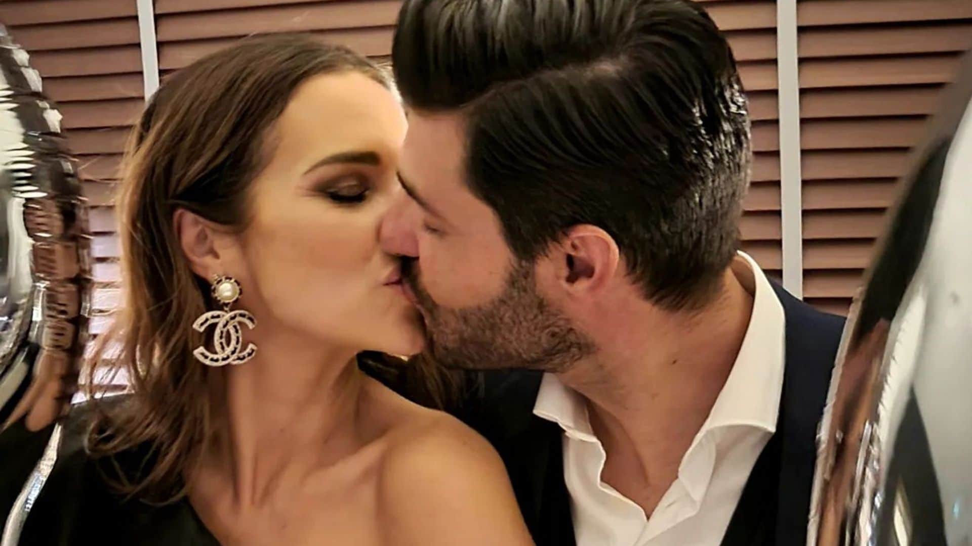 El apasionado beso de Paula Echevarría a Miguel Torres, su cumpleañero favorito