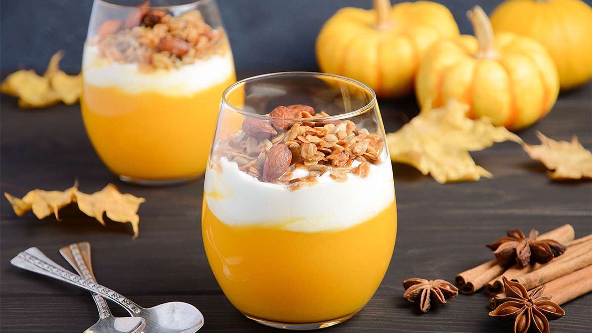 Yogur con puré de calabaza y frutos secos
