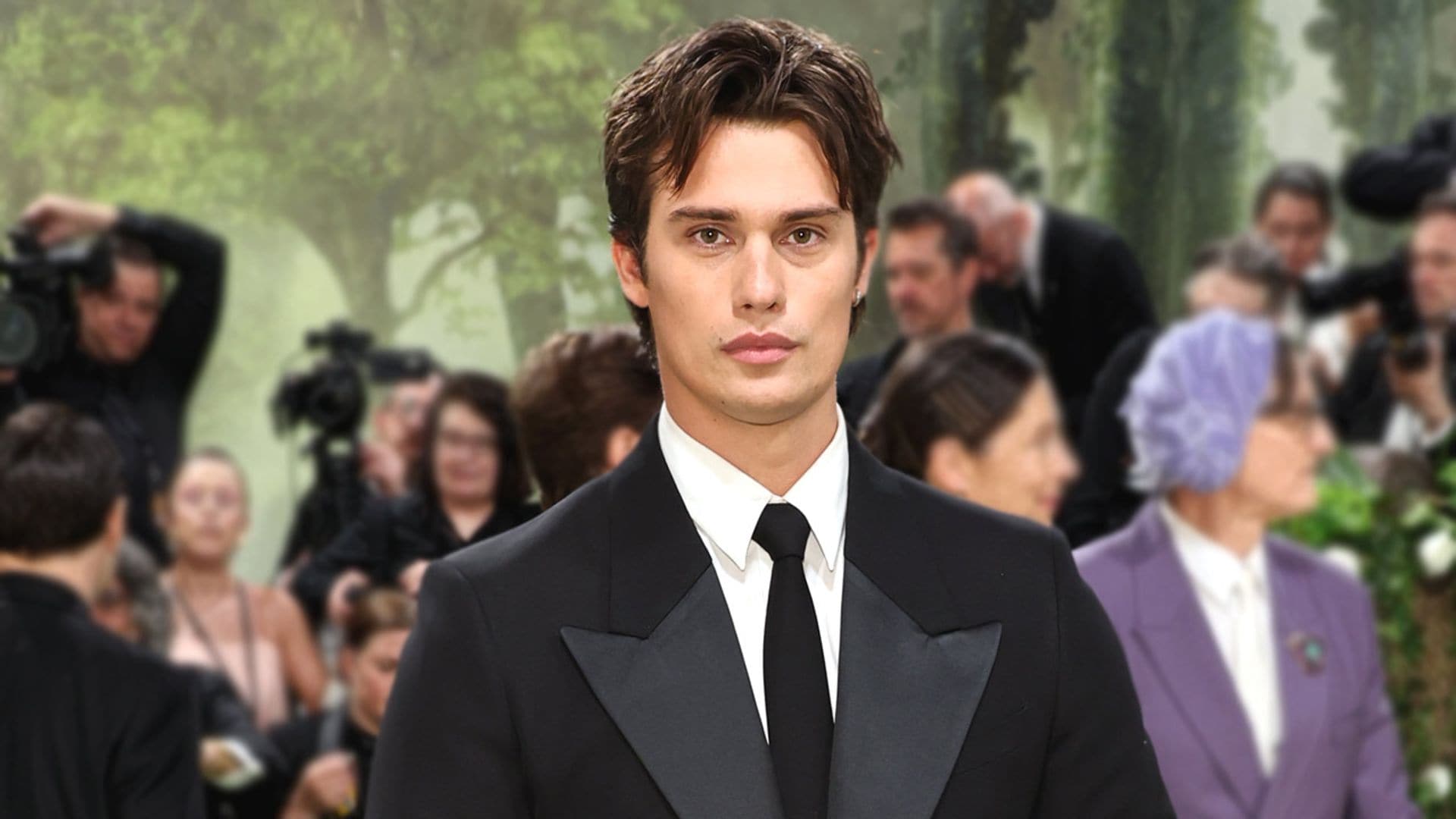 Así es Nicholas Galitzine, el chico de moda que protagoniza la última película de Anne Hathaway
