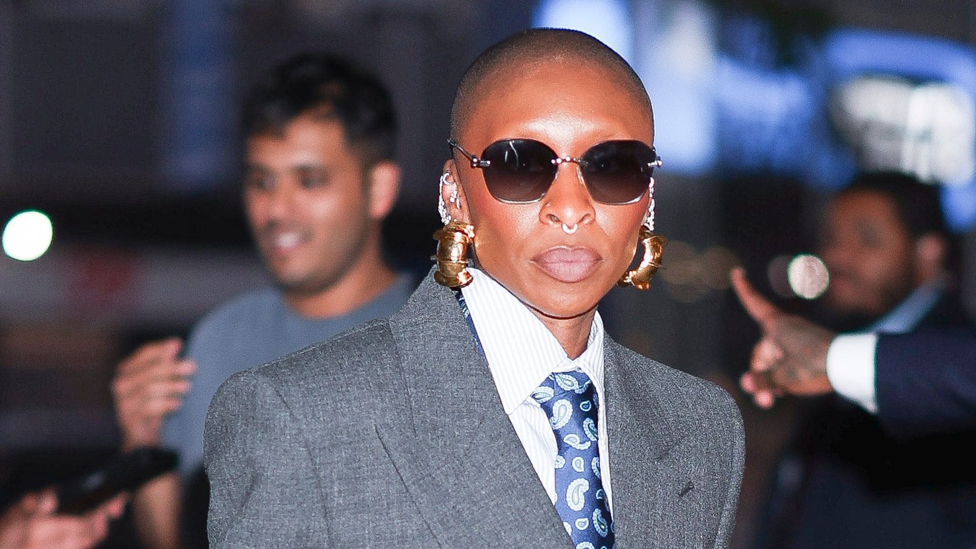 Cynthia Erivo rompe el internet con un 'powersuit' masculino de impacto