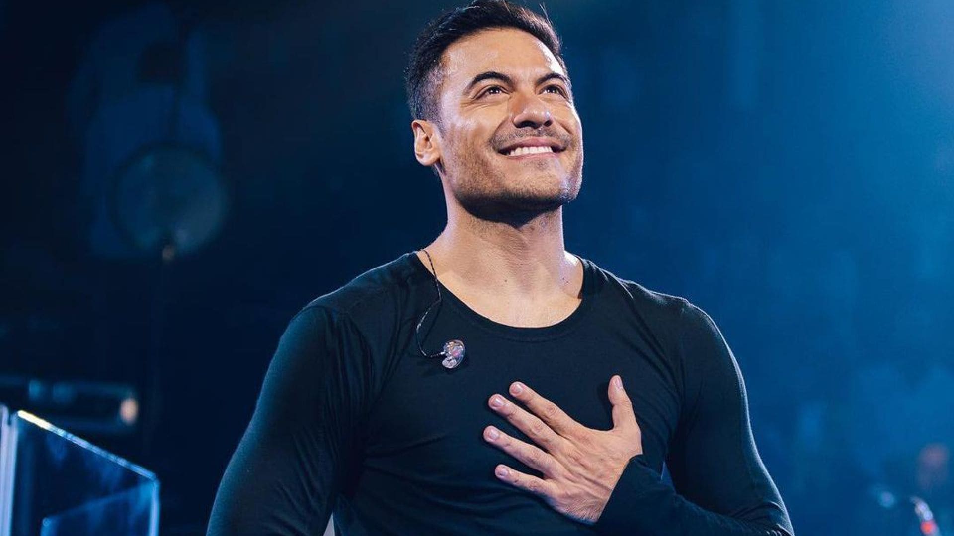 Carlos Rivera ofrece su primer concierto tras la partida de su padre: ‘Hoy todos mis logros van para él’