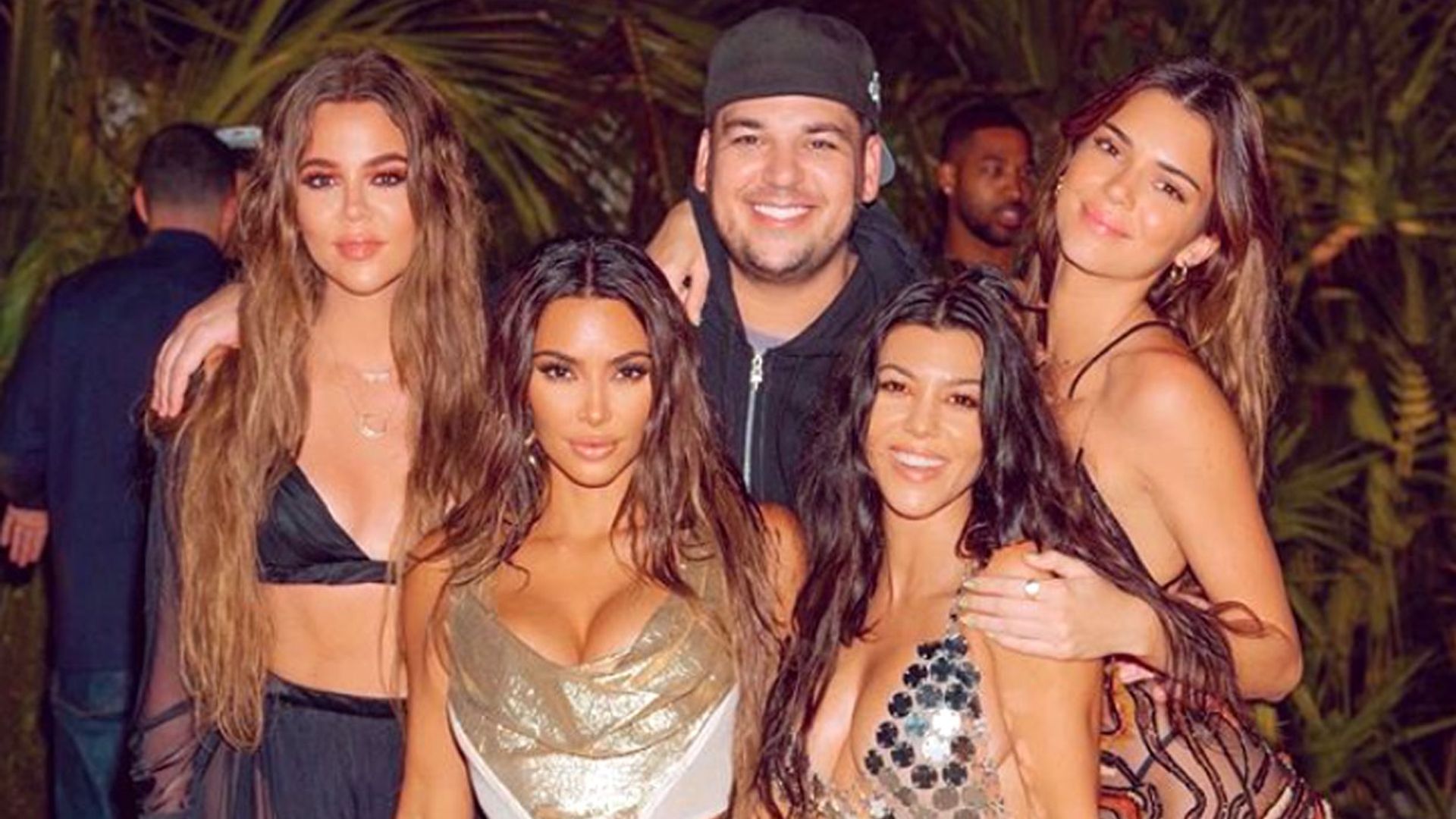 Kim Kardashian se supera en su 40 cumpleaños al llevarse a su círculo íntimo a una isla privada