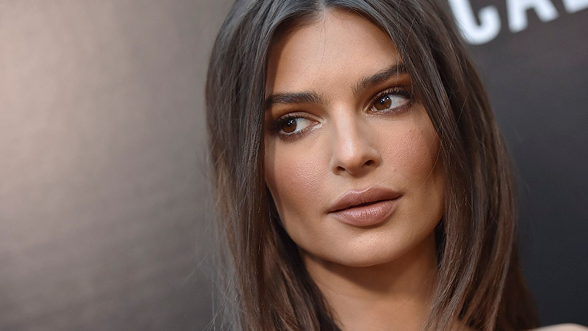 Emily Ratajkowski no se resiste a este sorprendente alimento para ...