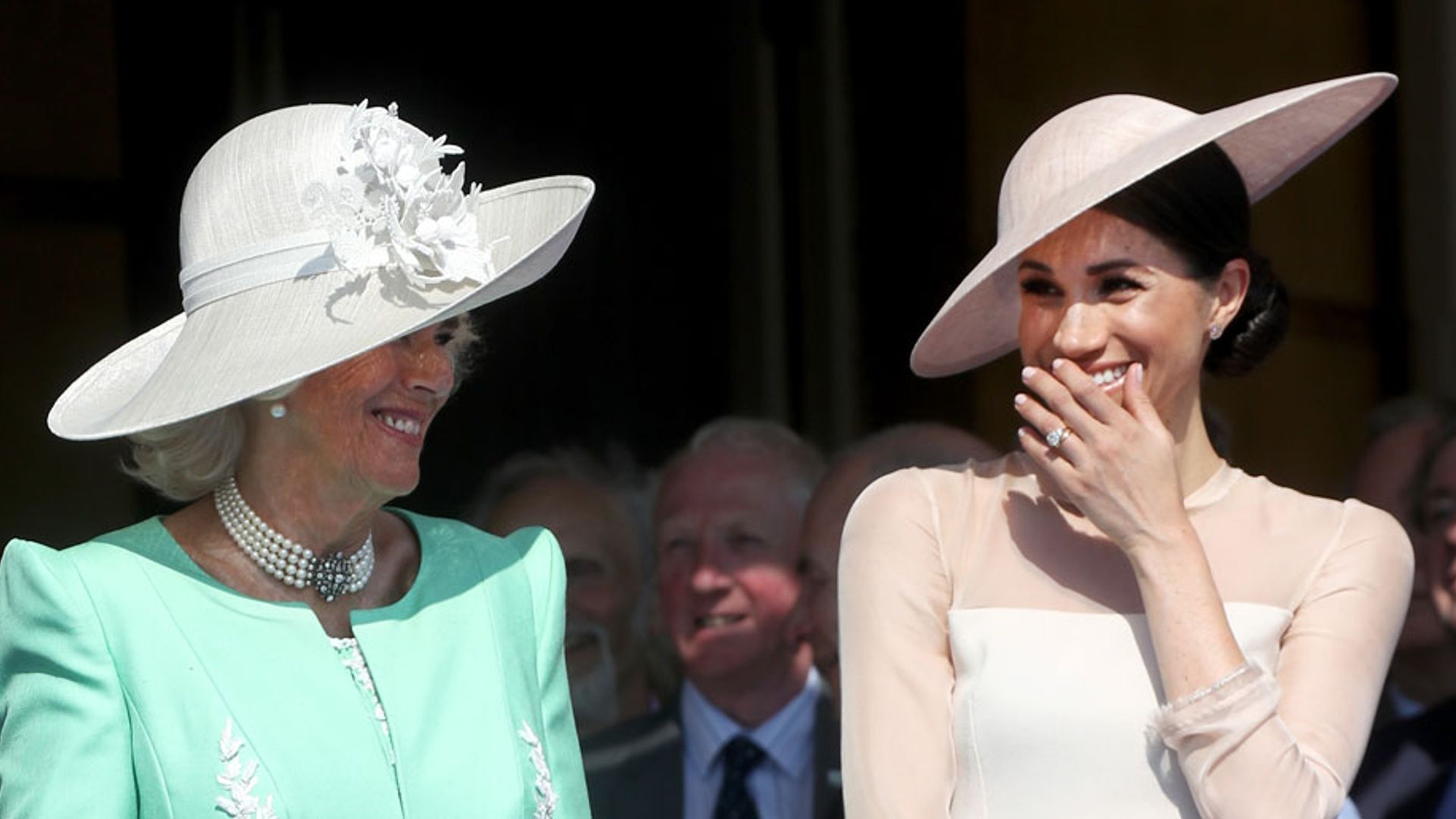 La Duquesa de Cornwall comparte su emoción por el bebé del príncipe Harry y Meghan Markle